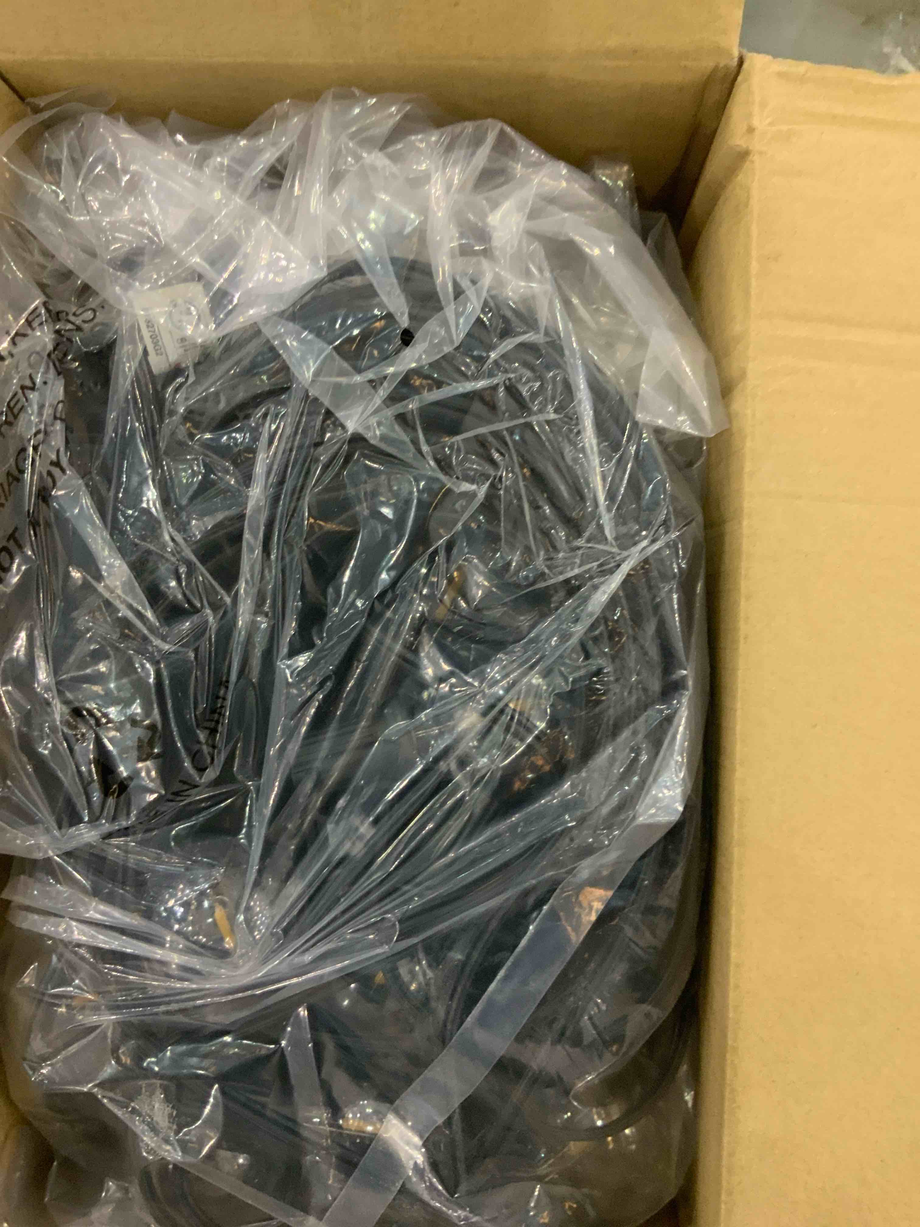 https://s3.amazonaws.com/lotting-images-prod/bidfta/EXS00920900_1701358636704.jpeg