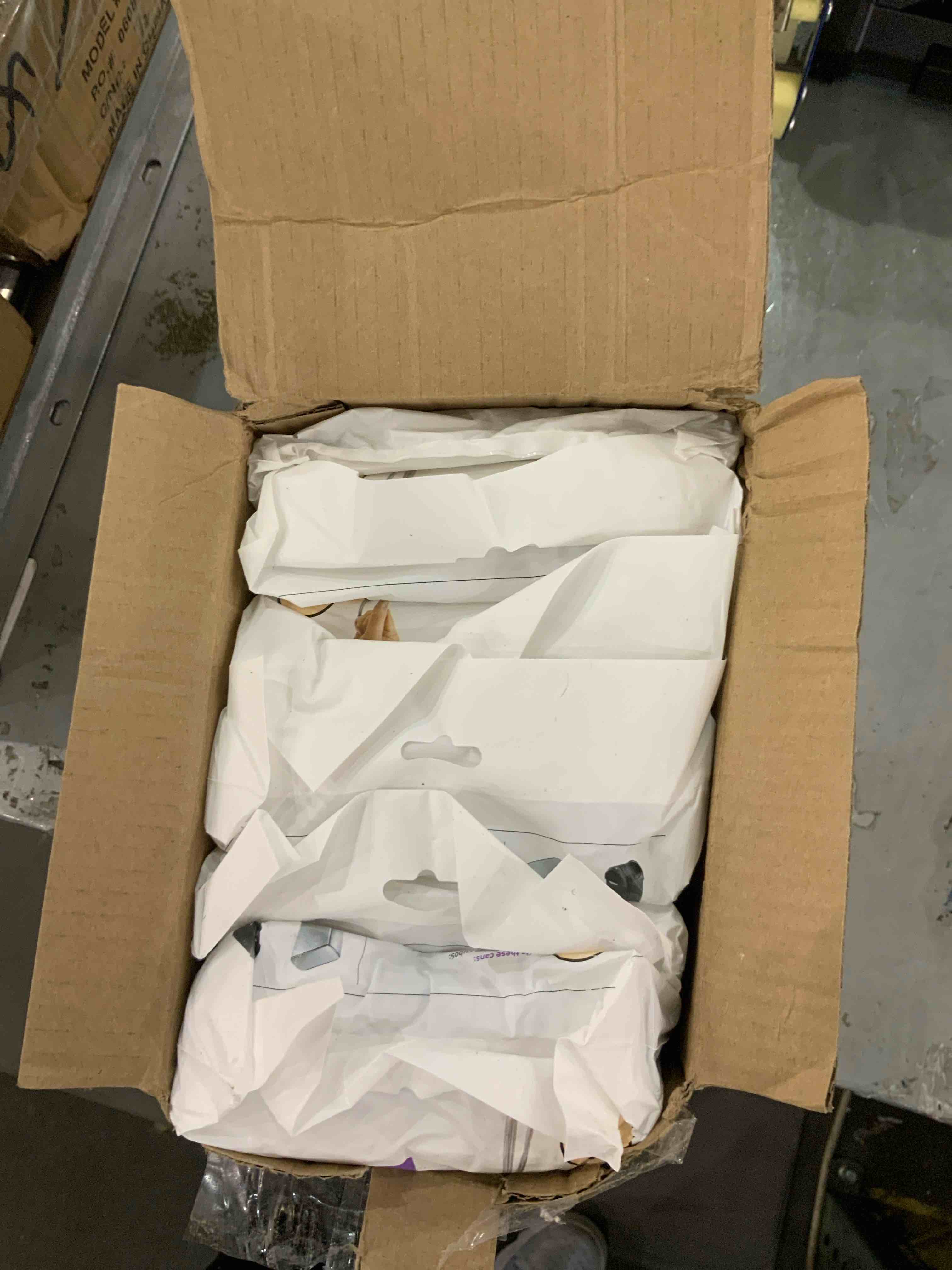 https://s3.amazonaws.com/lotting-images-prod/bidfta/EXS00920990_1701375847354.jpeg