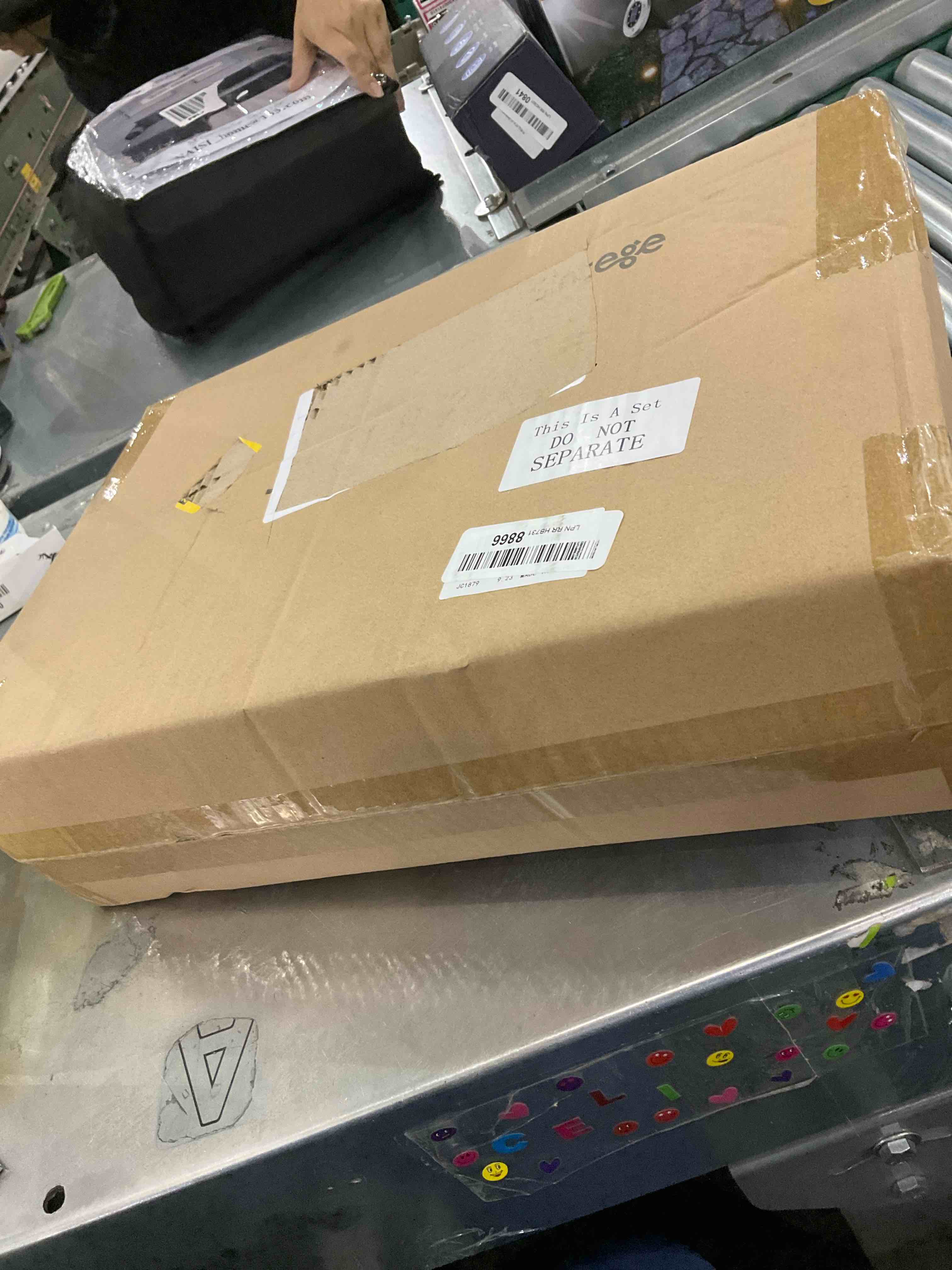 https://s3.amazonaws.com/lotting-images-prod/bidfta/EXS00921205_1702646658136.jpeg