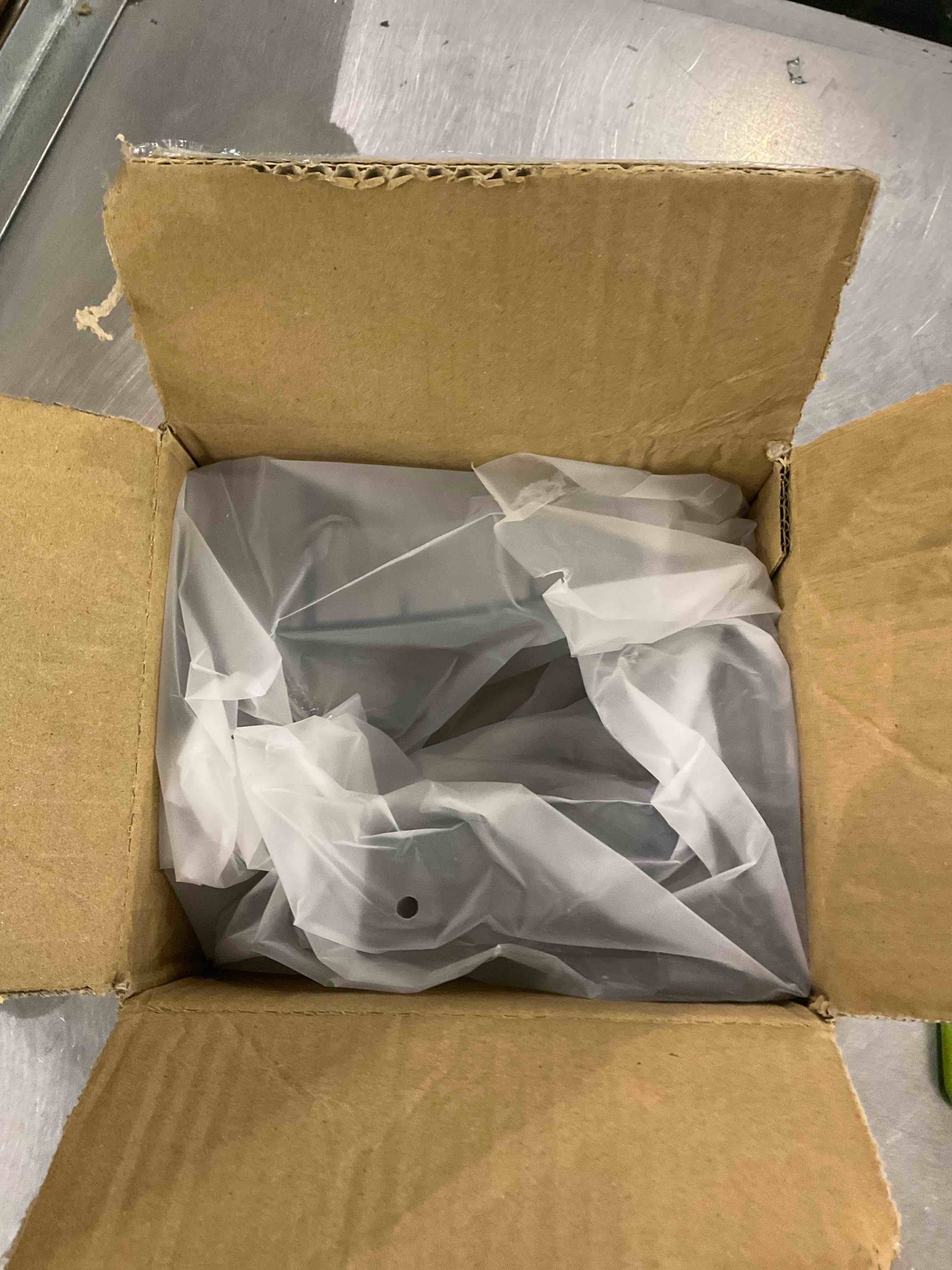 https://s3.amazonaws.com/lotting-images-prod/bidfta/EXS00921518_1704456517471.jpeg