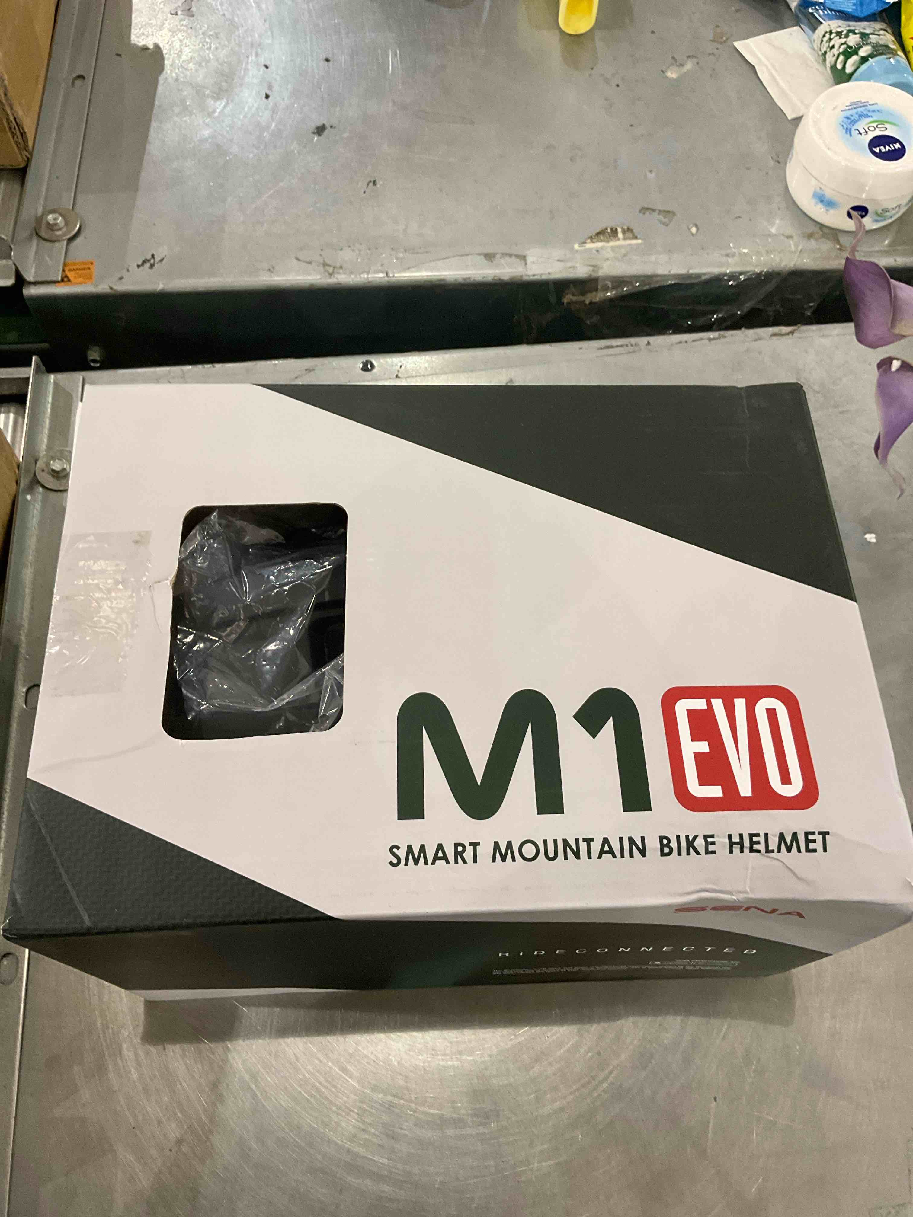 https://s3.amazonaws.com/lotting-images-prod/bidfta/EXS00921842_1704745754398.jpeg