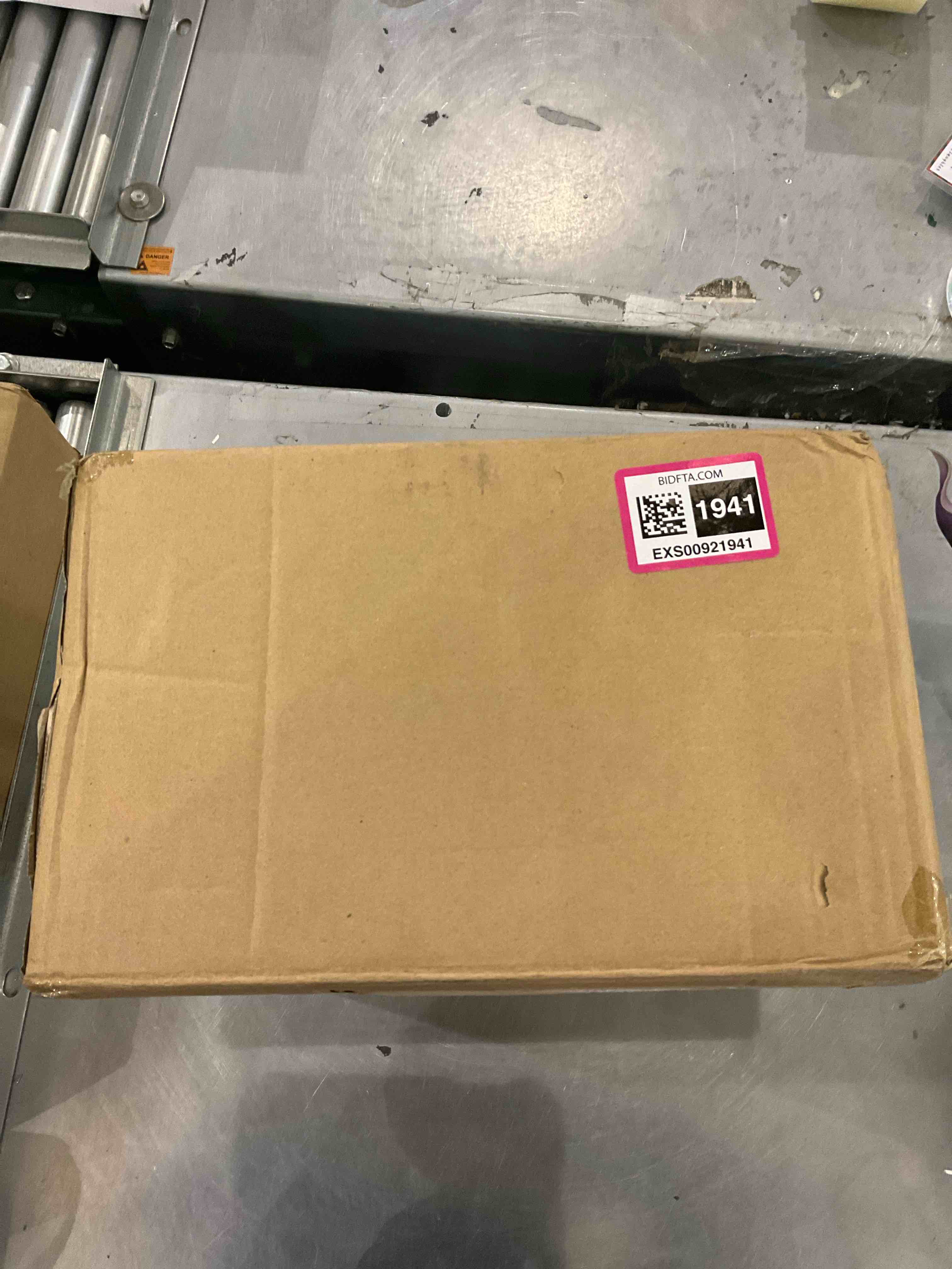 https://s3.amazonaws.com/lotting-images-prod/bidfta/EXS00921941_1704813890885.jpeg