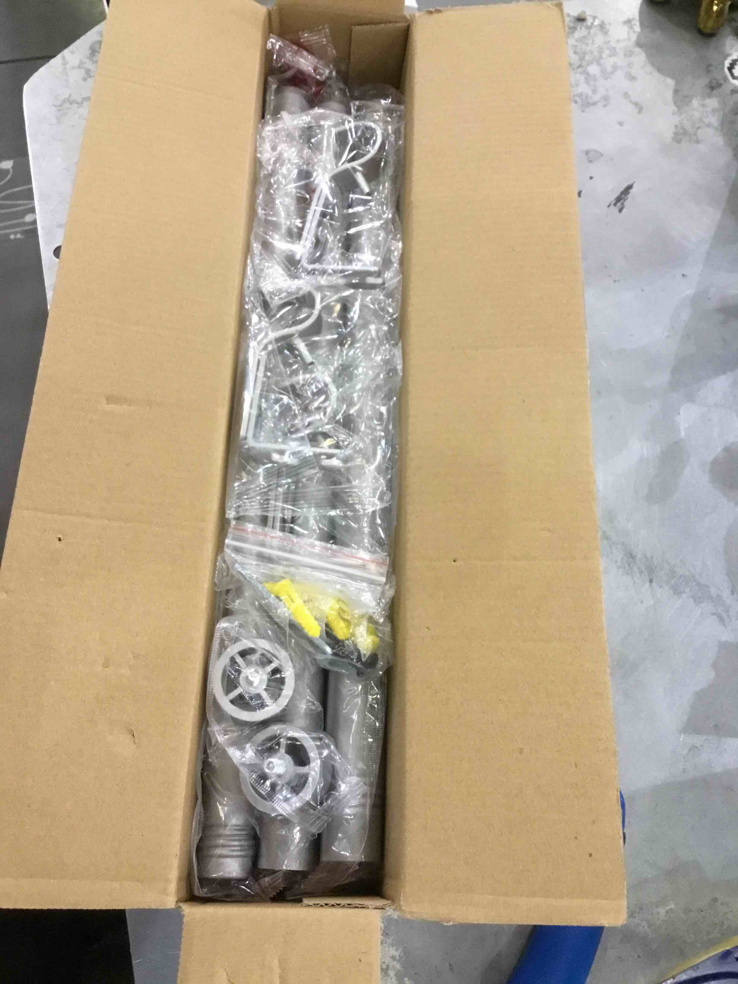 https://s3.amazonaws.com/lotting-images-prod/bidfta/EXS00922275_1702490081864.jpeg
