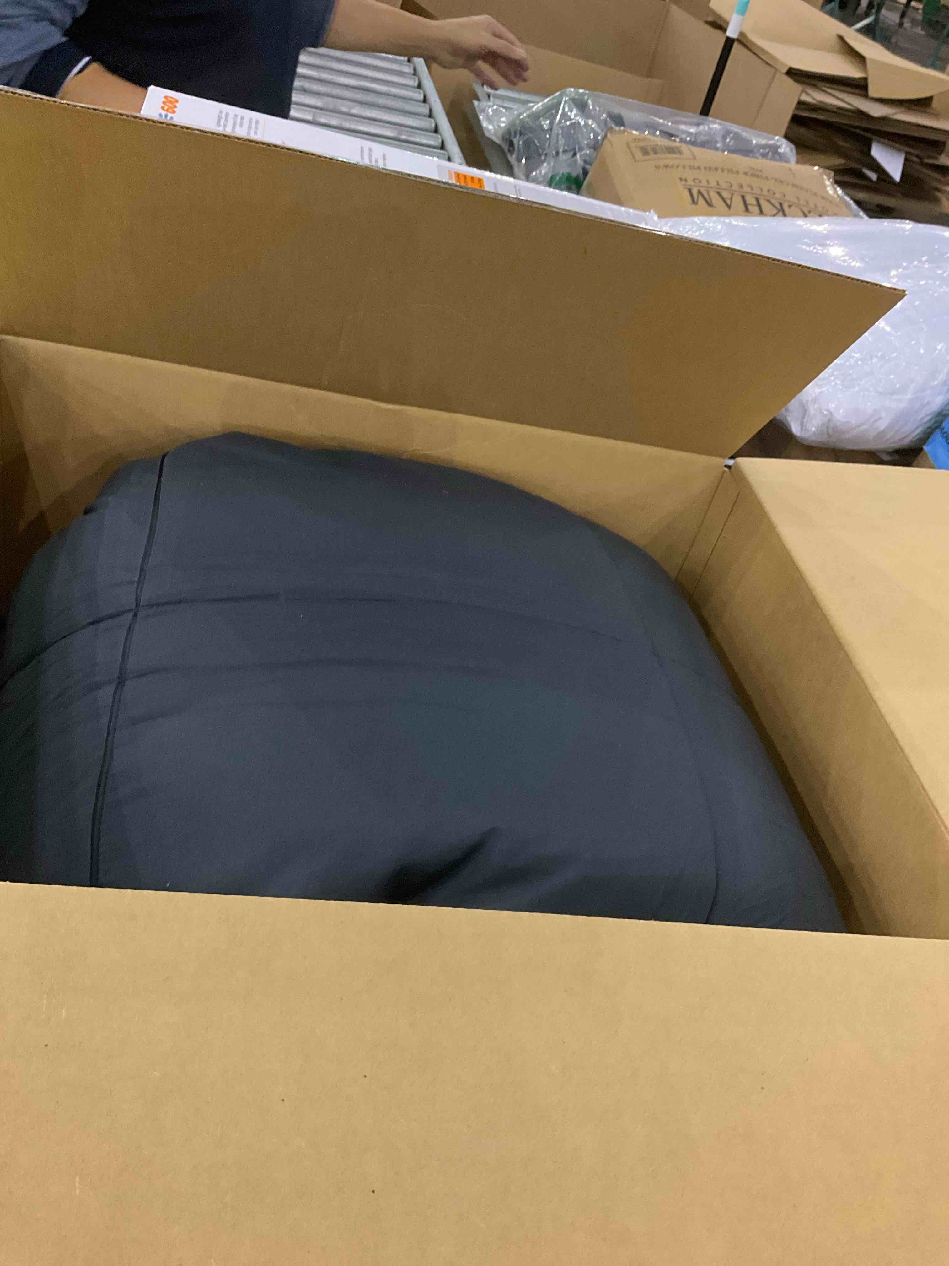https://s3.amazonaws.com/lotting-images-prod/bidfta/EXS00922506_1701694785591.jpeg