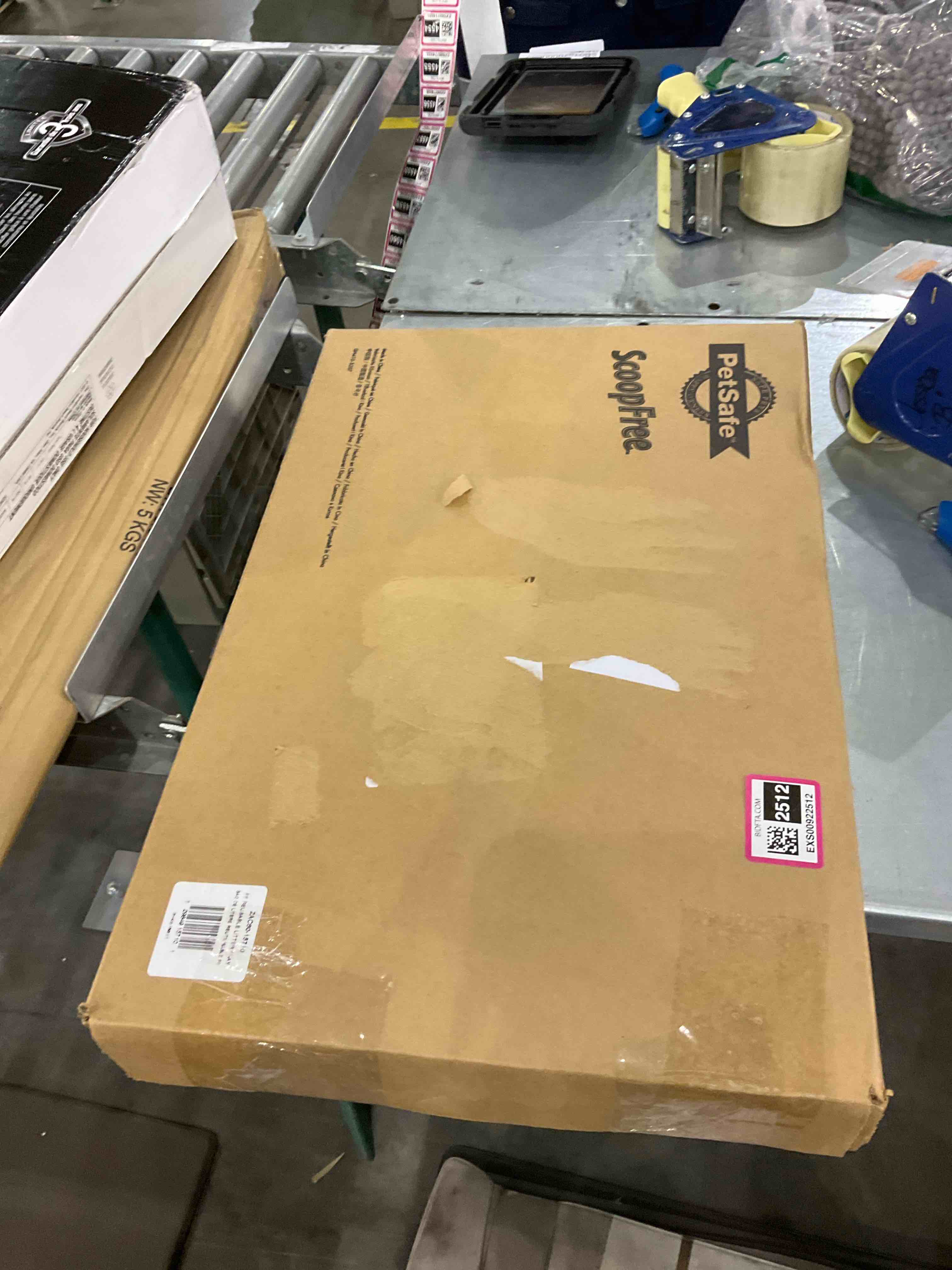 https://s3.amazonaws.com/lotting-images-prod/bidfta/EXS00922512_1701695937722.jpeg