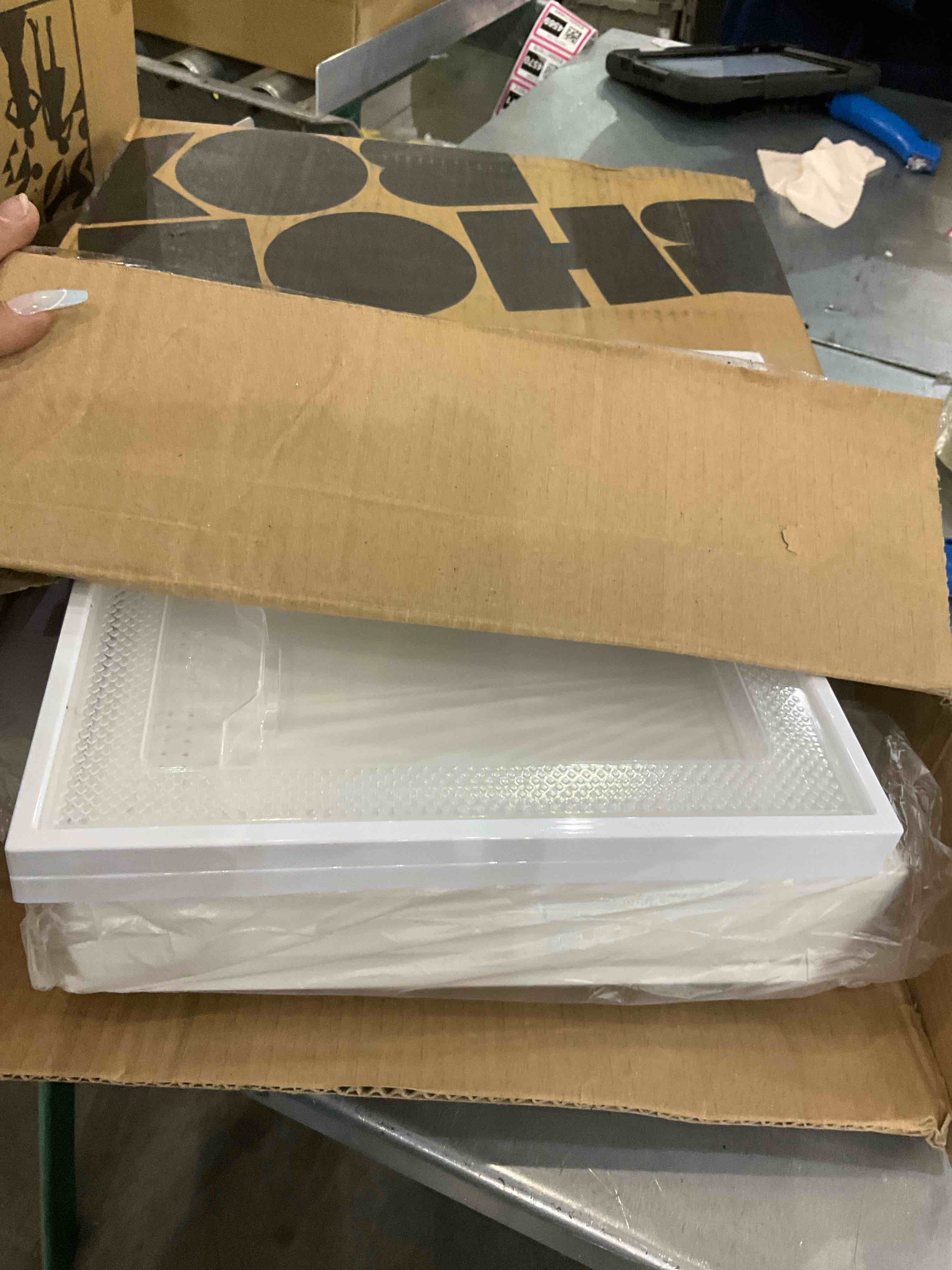 https://s3.amazonaws.com/lotting-images-prod/bidfta/EXS00922526_1701697947371.jpeg