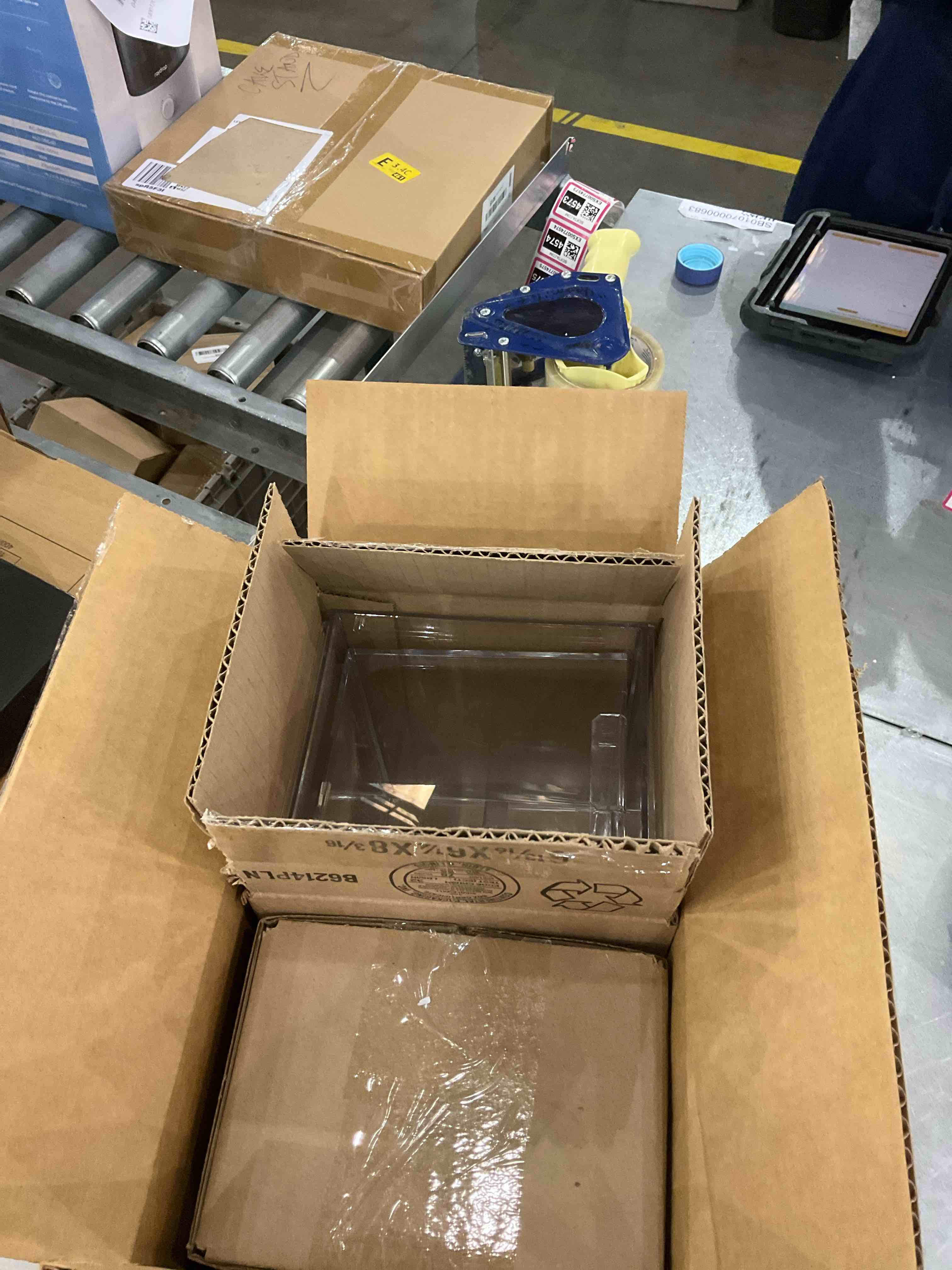 https://s3.amazonaws.com/lotting-images-prod/bidfta/EXS00922530_1701700263961.jpeg