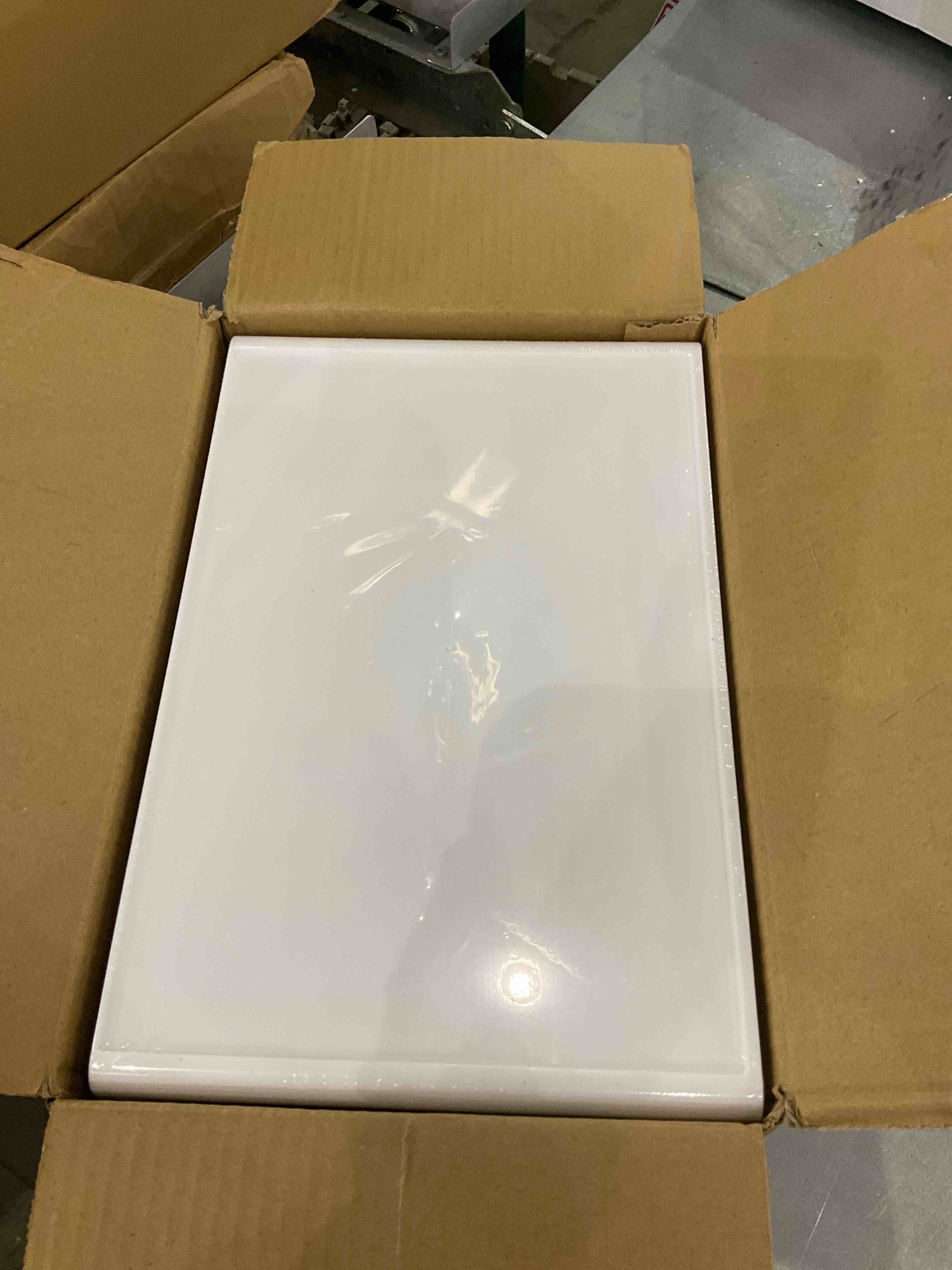 https://s3.amazonaws.com/lotting-images-prod/bidfta/EXS00922639_1701714251775.jpeg