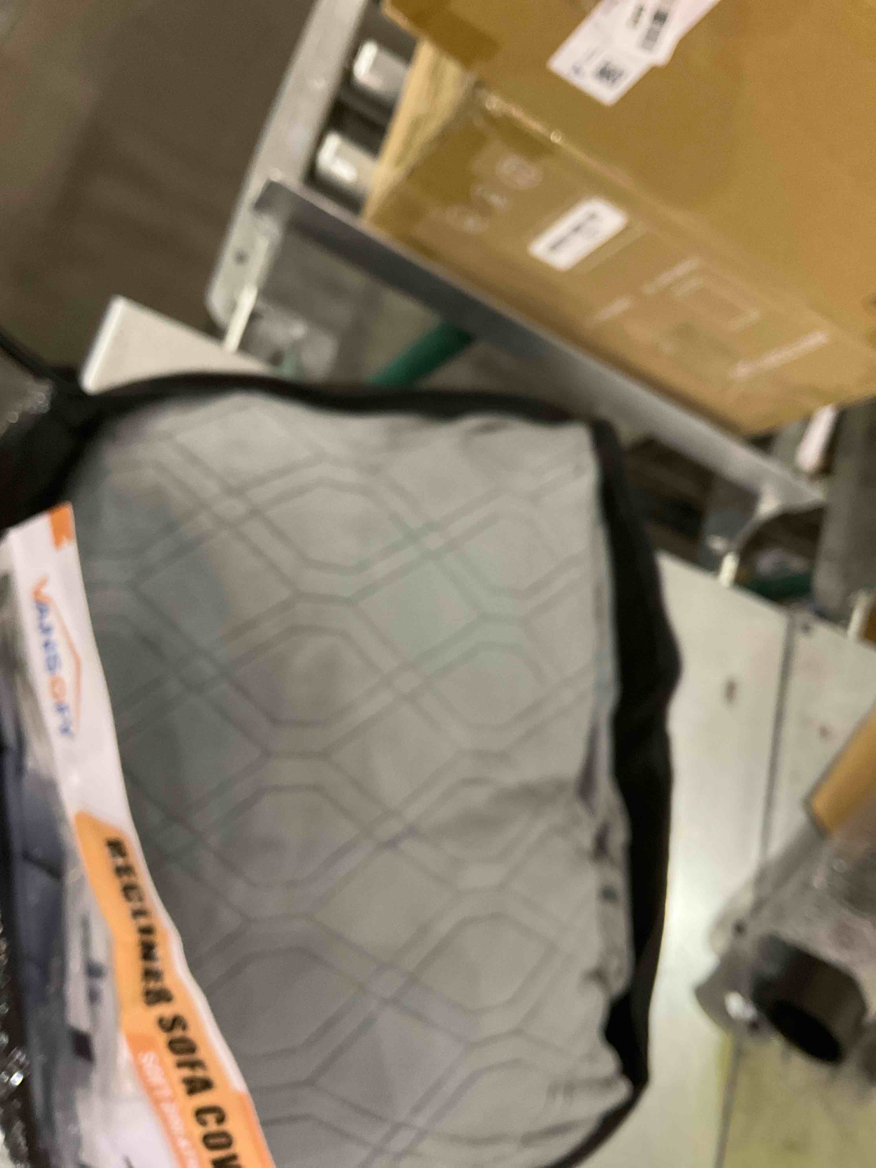 https://s3.amazonaws.com/lotting-images-prod/bidfta/EXS00922674_1701782561515.jpeg