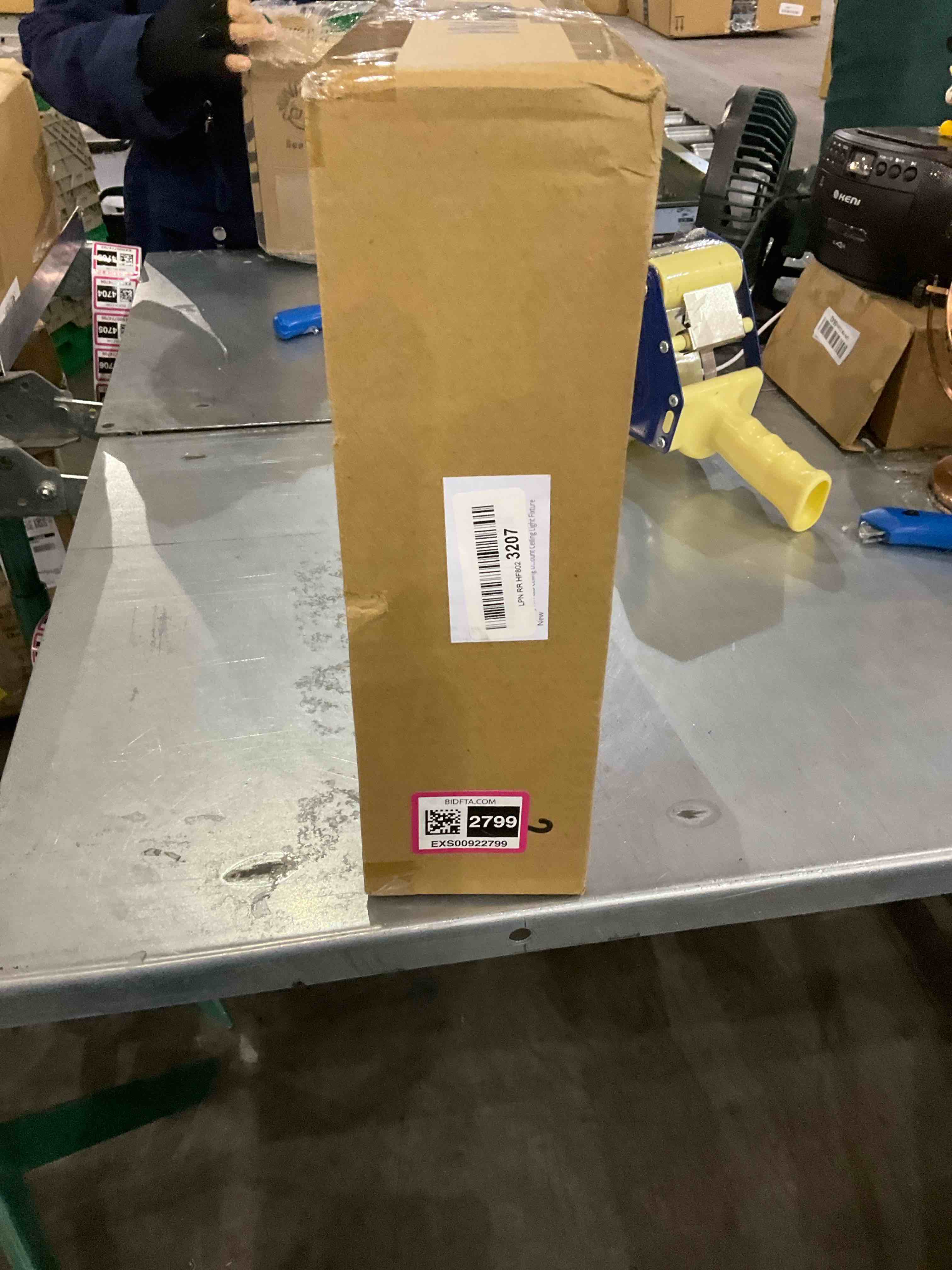 https://s3.amazonaws.com/lotting-images-prod/bidfta/EXS00922799_1701867376572.jpeg