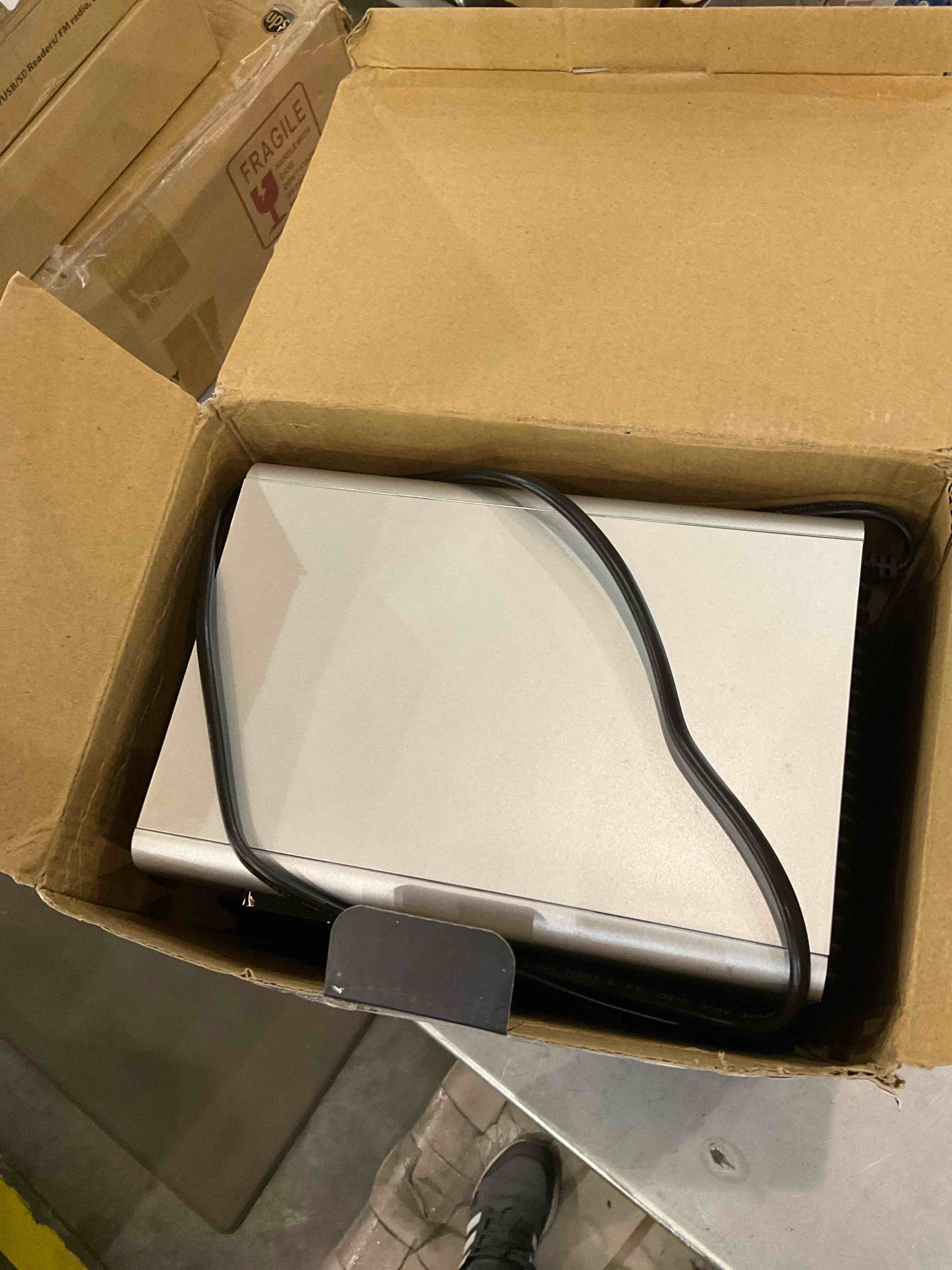 https://s3.amazonaws.com/lotting-images-prod/bidfta/EXS00922948_1701888369995.jpeg