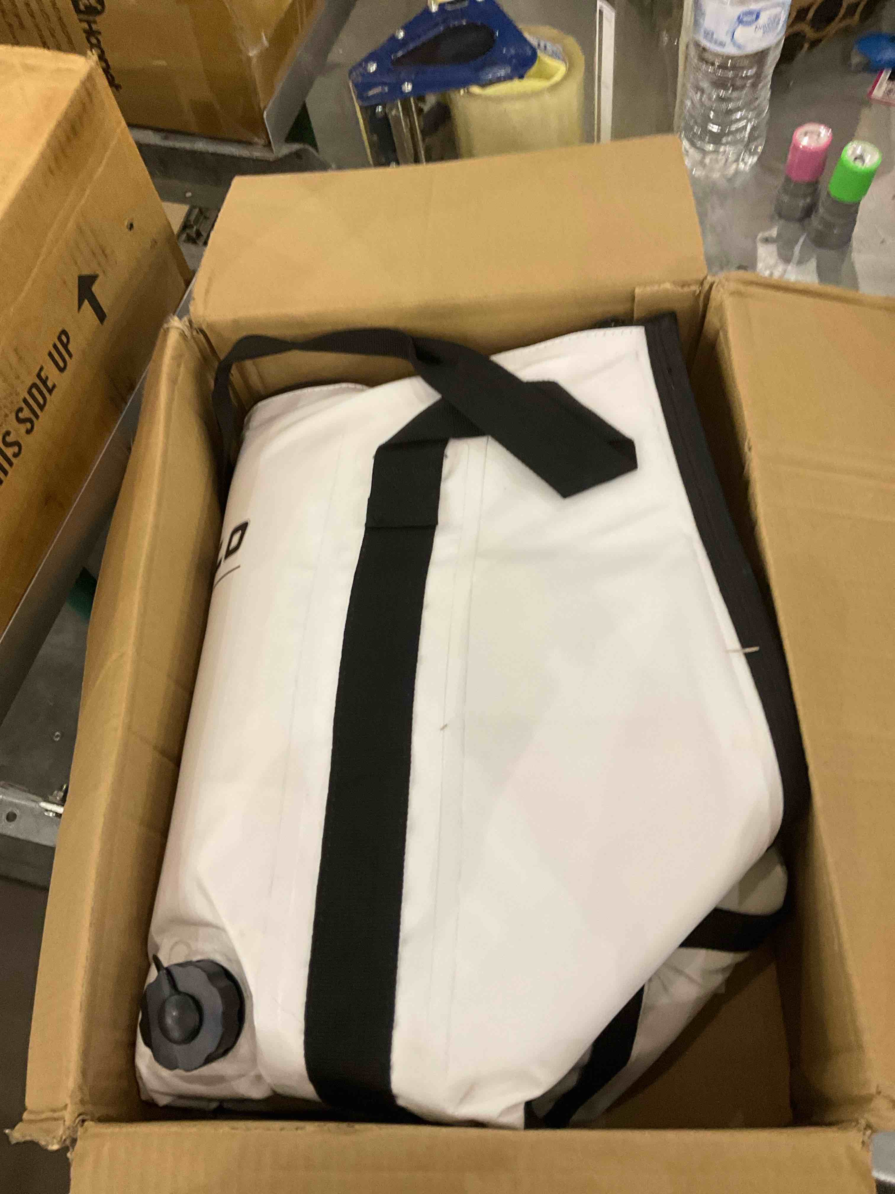 https://s3.amazonaws.com/lotting-images-prod/bidfta/EXS00923158_1701354331946.jpeg