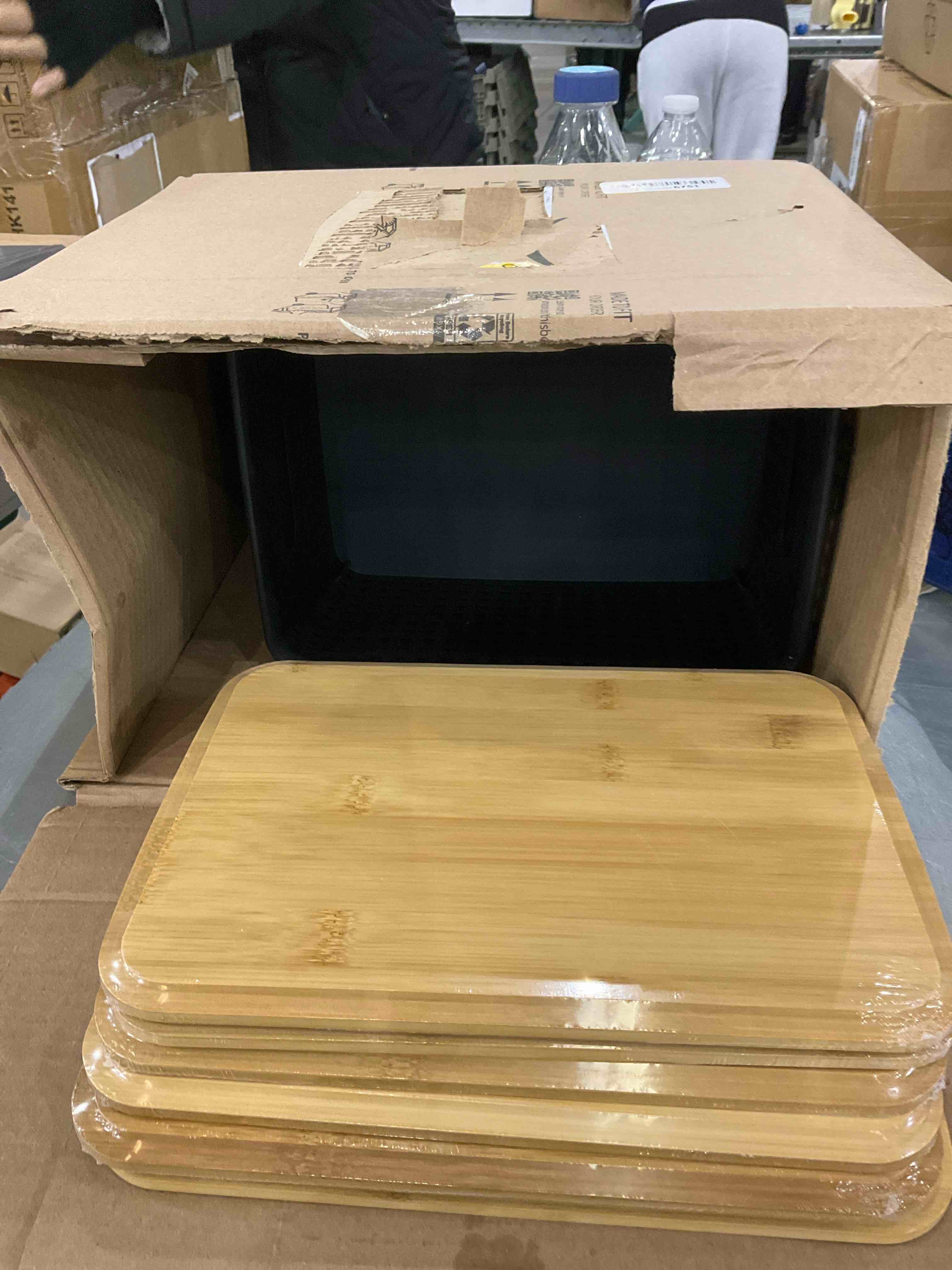 https://s3.amazonaws.com/lotting-images-prod/bidfta/EXS00923159_1701354556052.jpeg