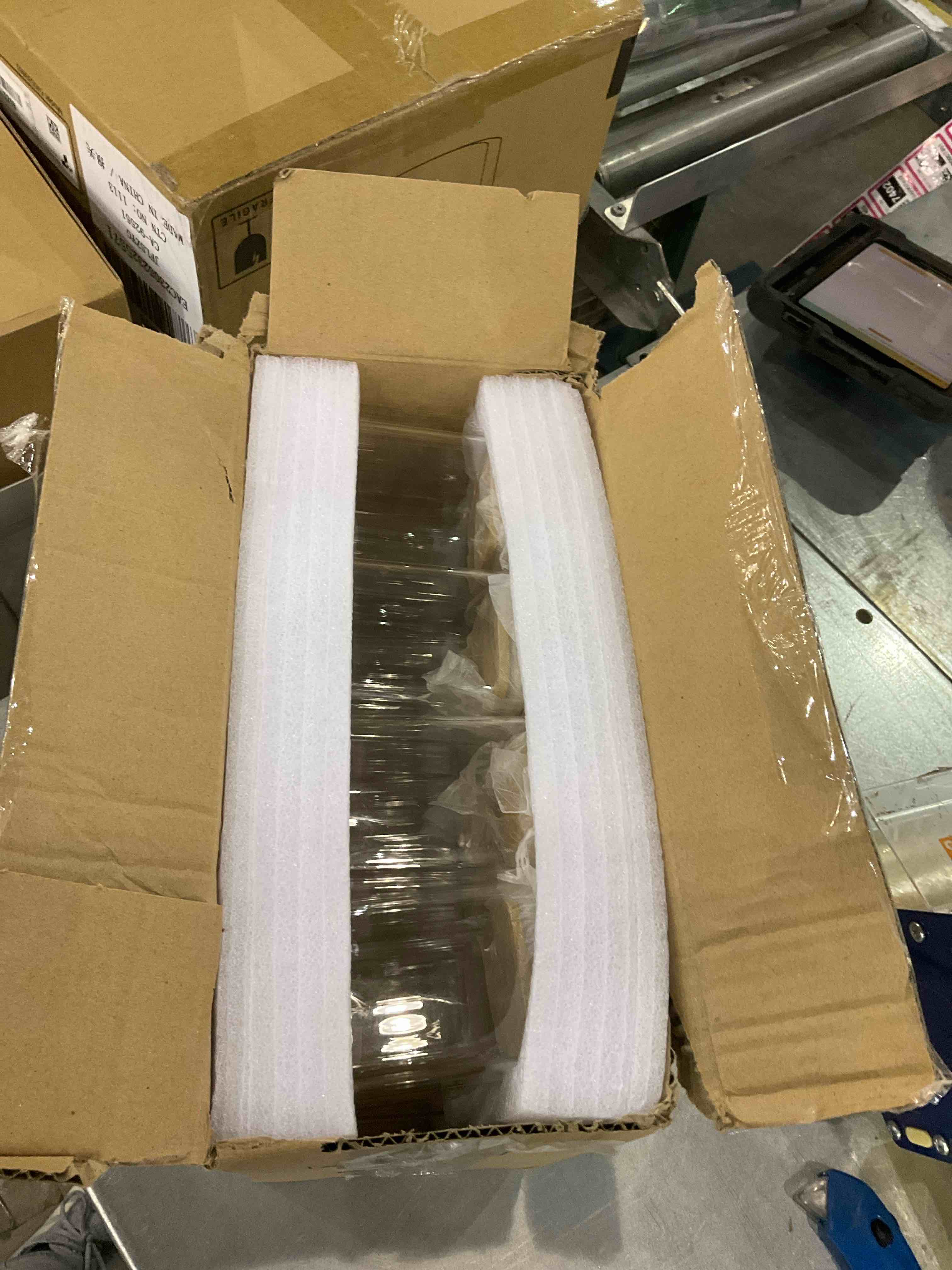 https://s3.amazonaws.com/lotting-images-prod/bidfta/EXS00923289_1701435063677.jpeg