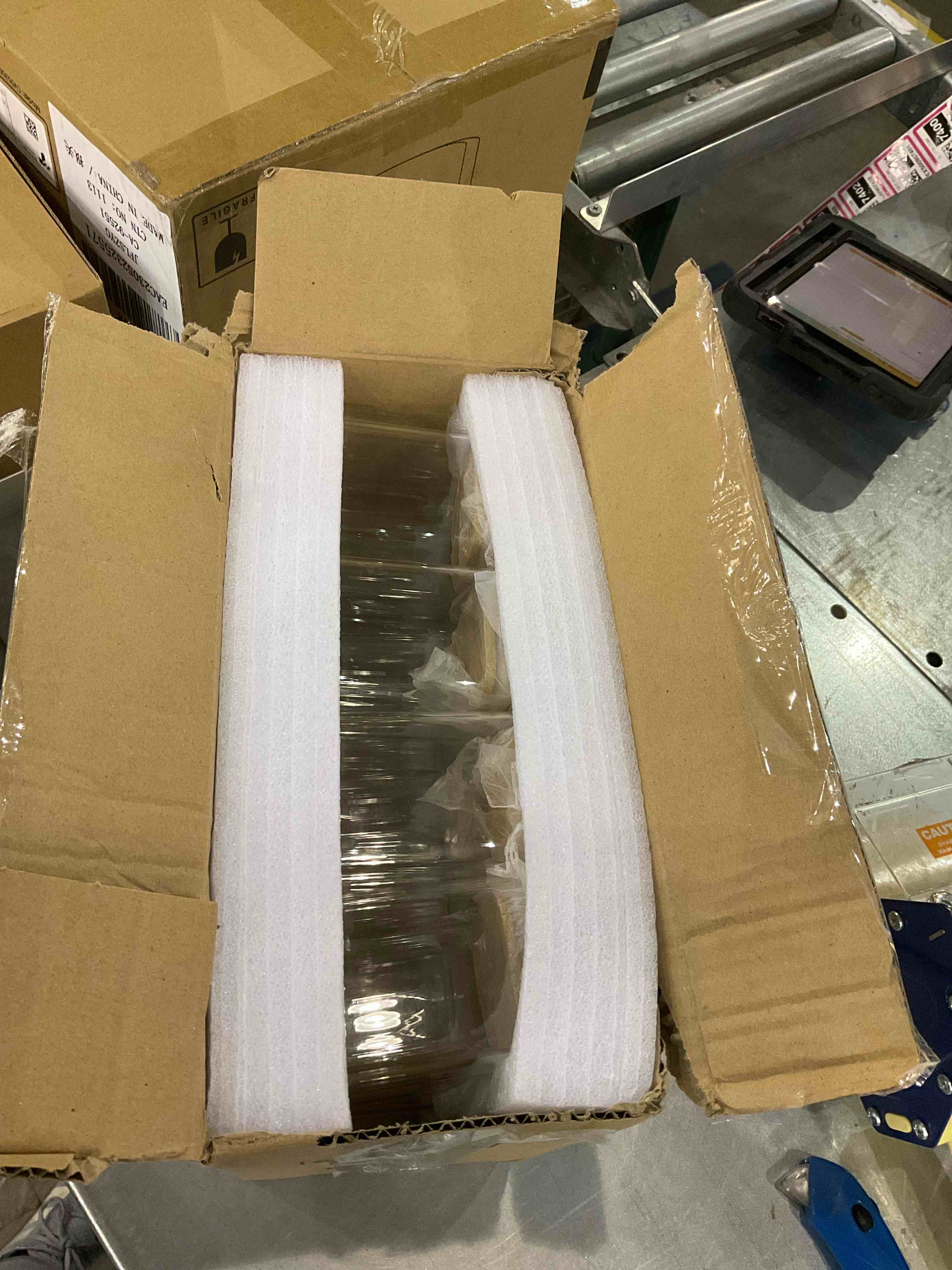 https://s3.amazonaws.com/lotting-images-prod/bidfta/EXS00923289_1701435064696.jpeg