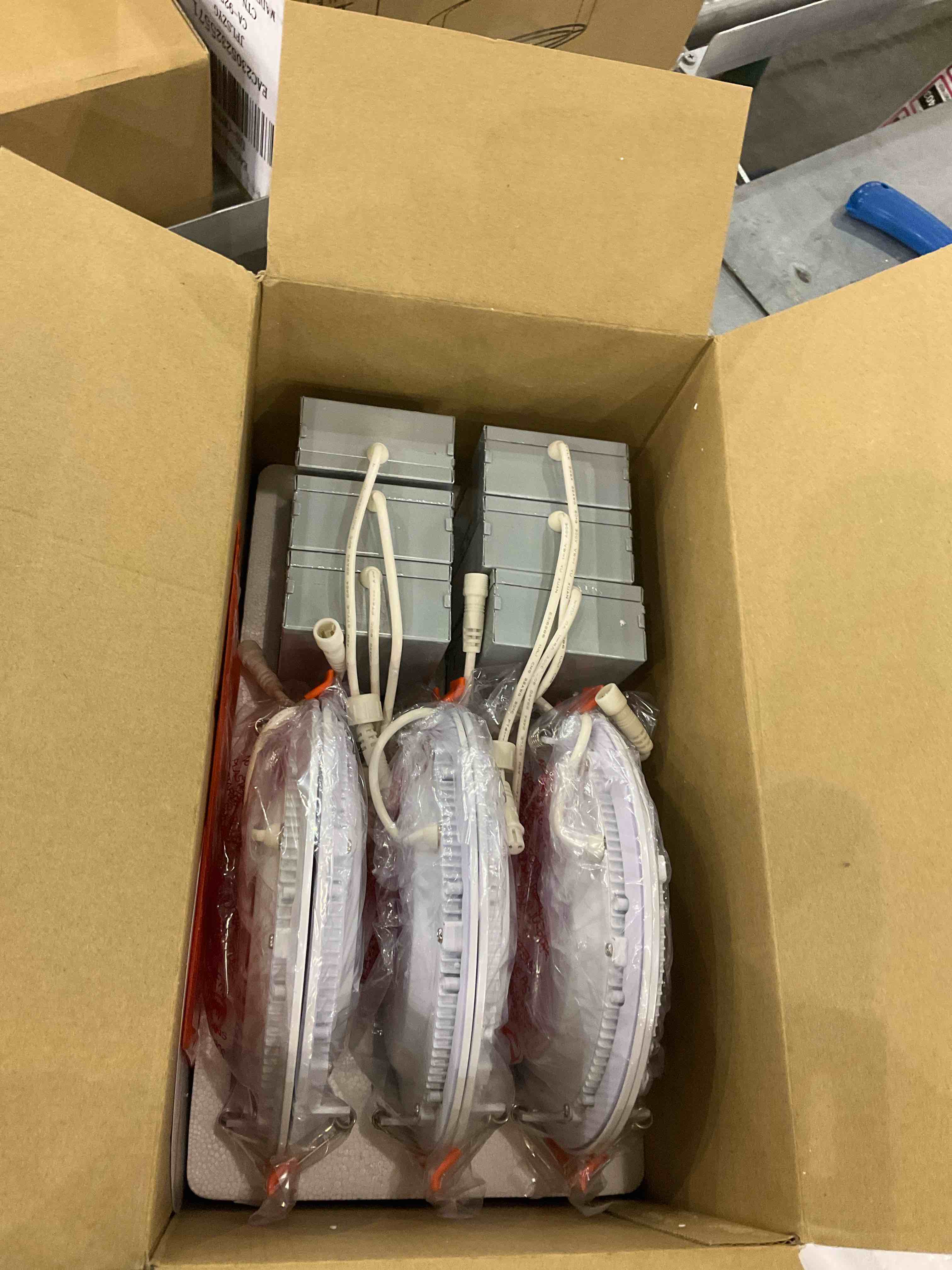 https://s3.amazonaws.com/lotting-images-prod/bidfta/EXS00923290_1701435139914.jpeg