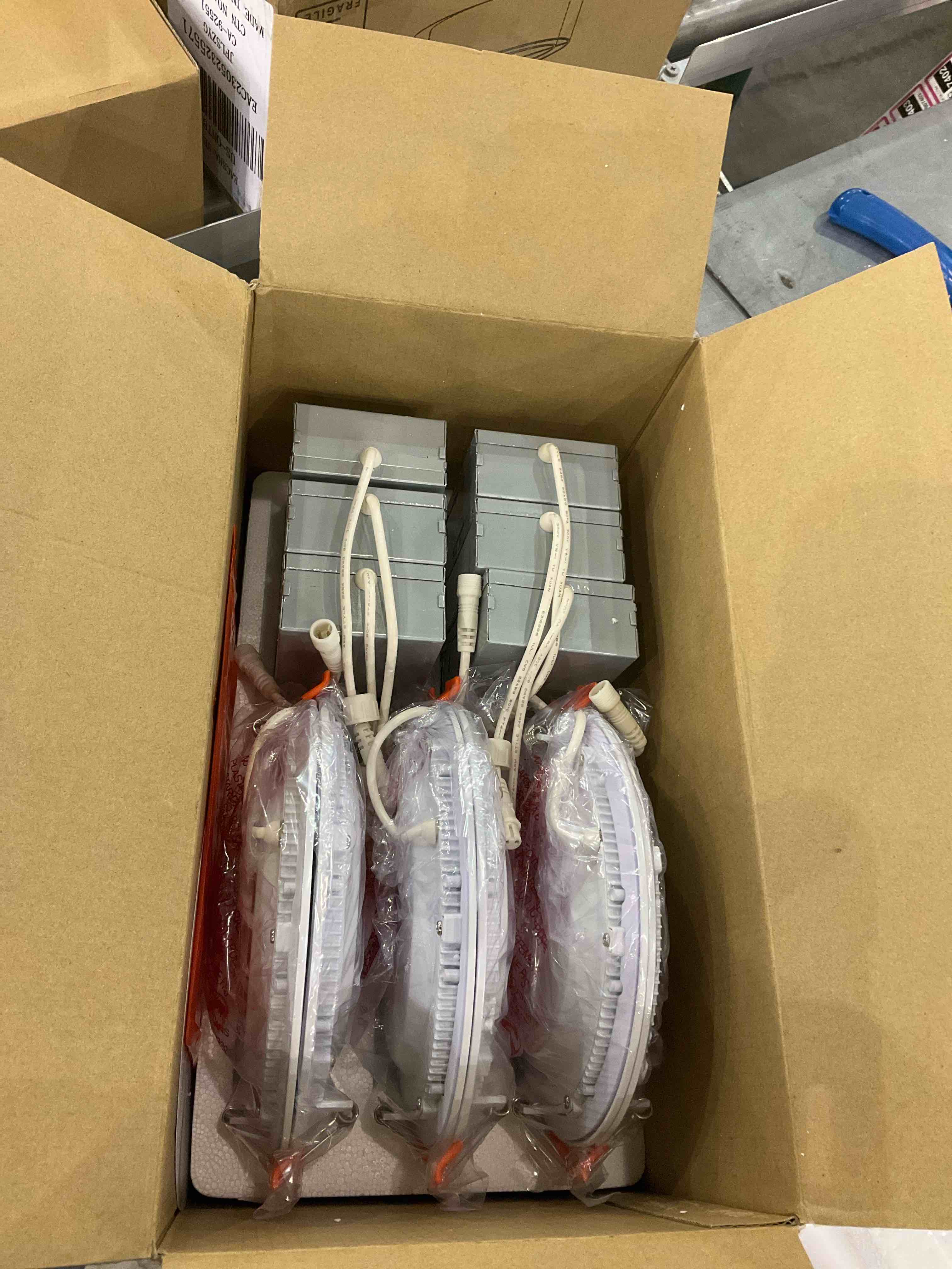 https://s3.amazonaws.com/lotting-images-prod/bidfta/EXS00923290_1701435140848.jpeg