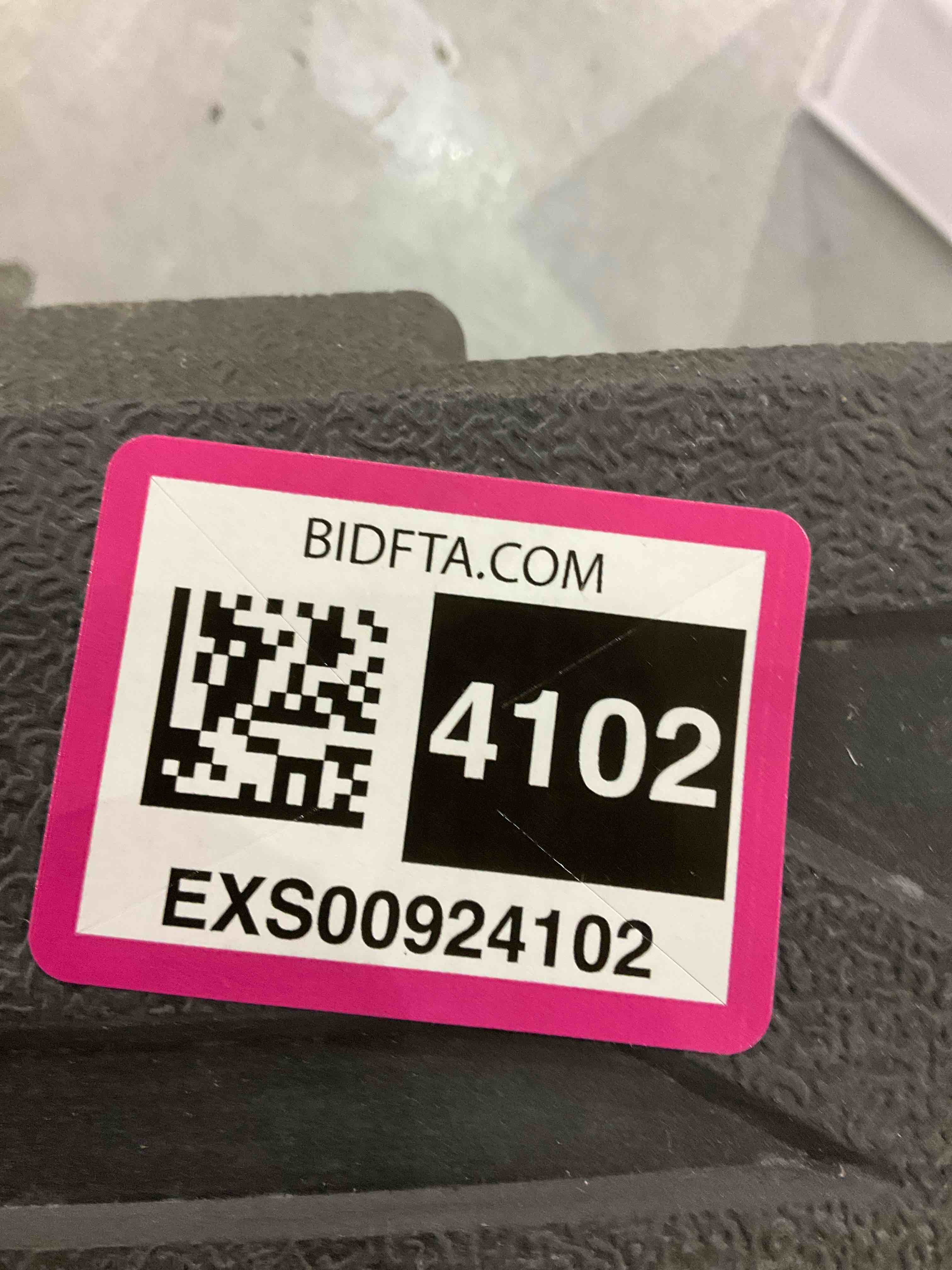 https://s3.amazonaws.com/lotting-images-prod/bidfta/EXS00924102_1702905668779.jpeg