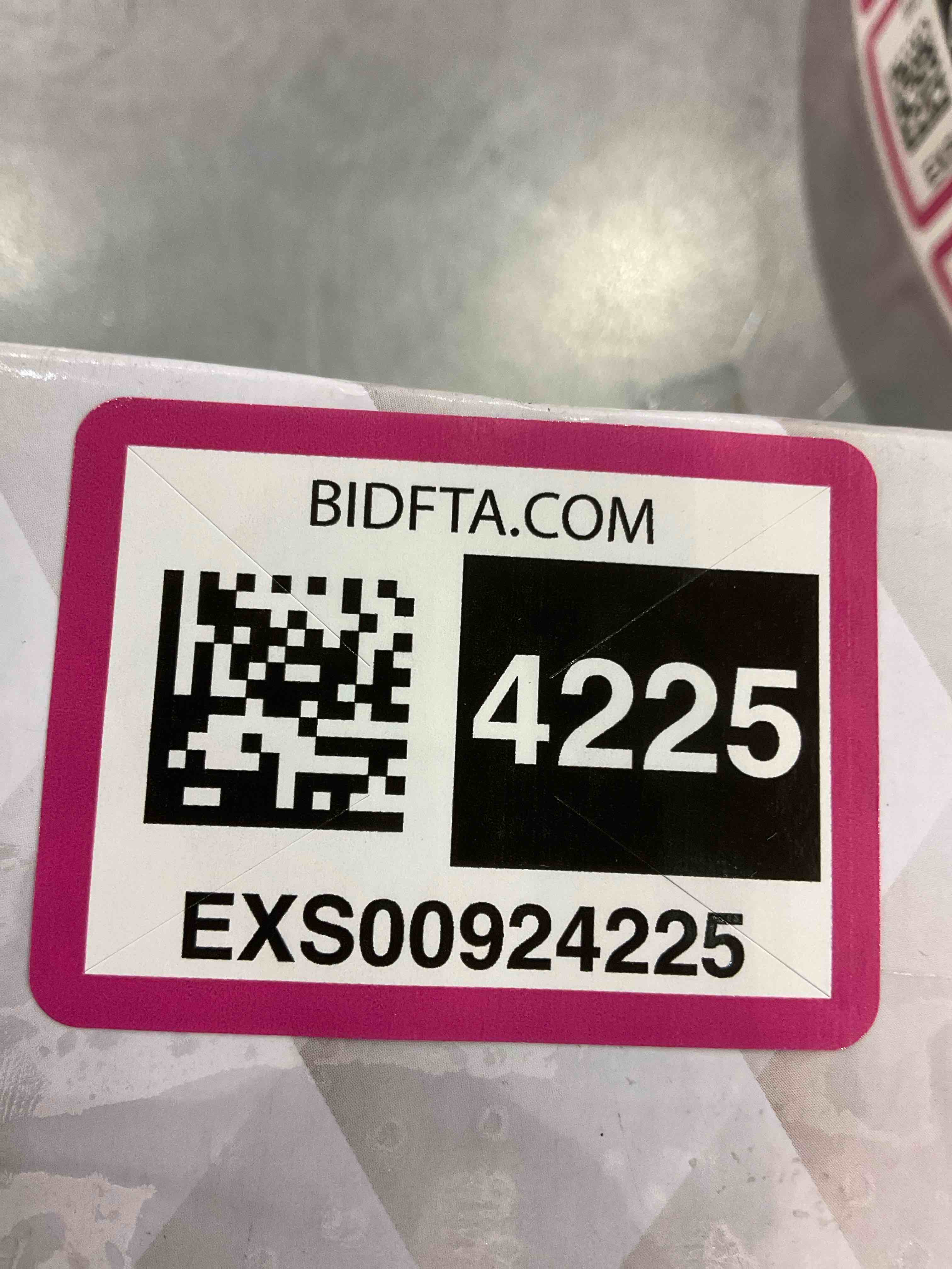 https://s3.amazonaws.com/lotting-images-prod/bidfta/EXS00924225_1702929762697.jpeg