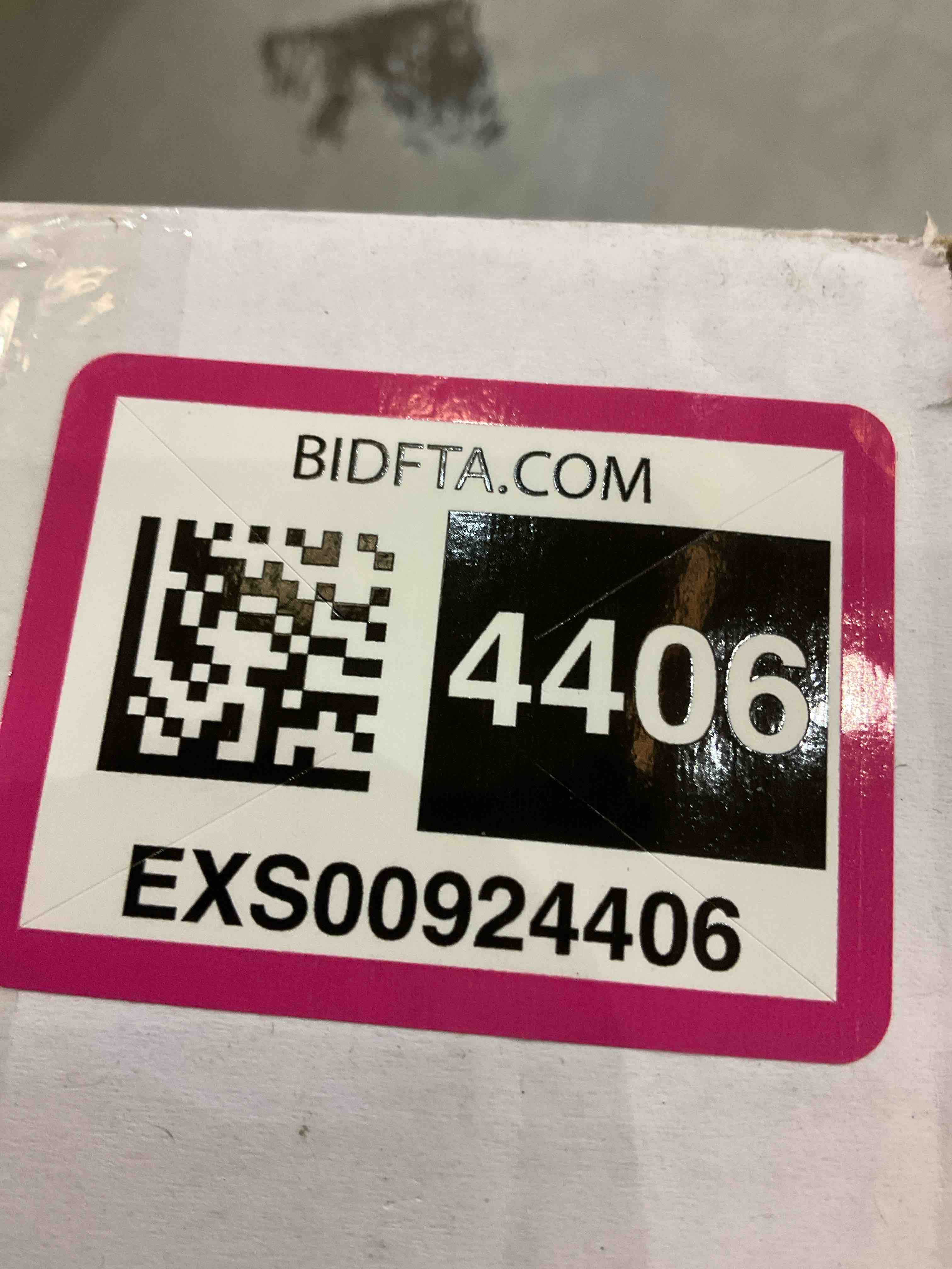 https://s3.amazonaws.com/lotting-images-prod/bidfta/EXS00924406_1703087831074.jpeg