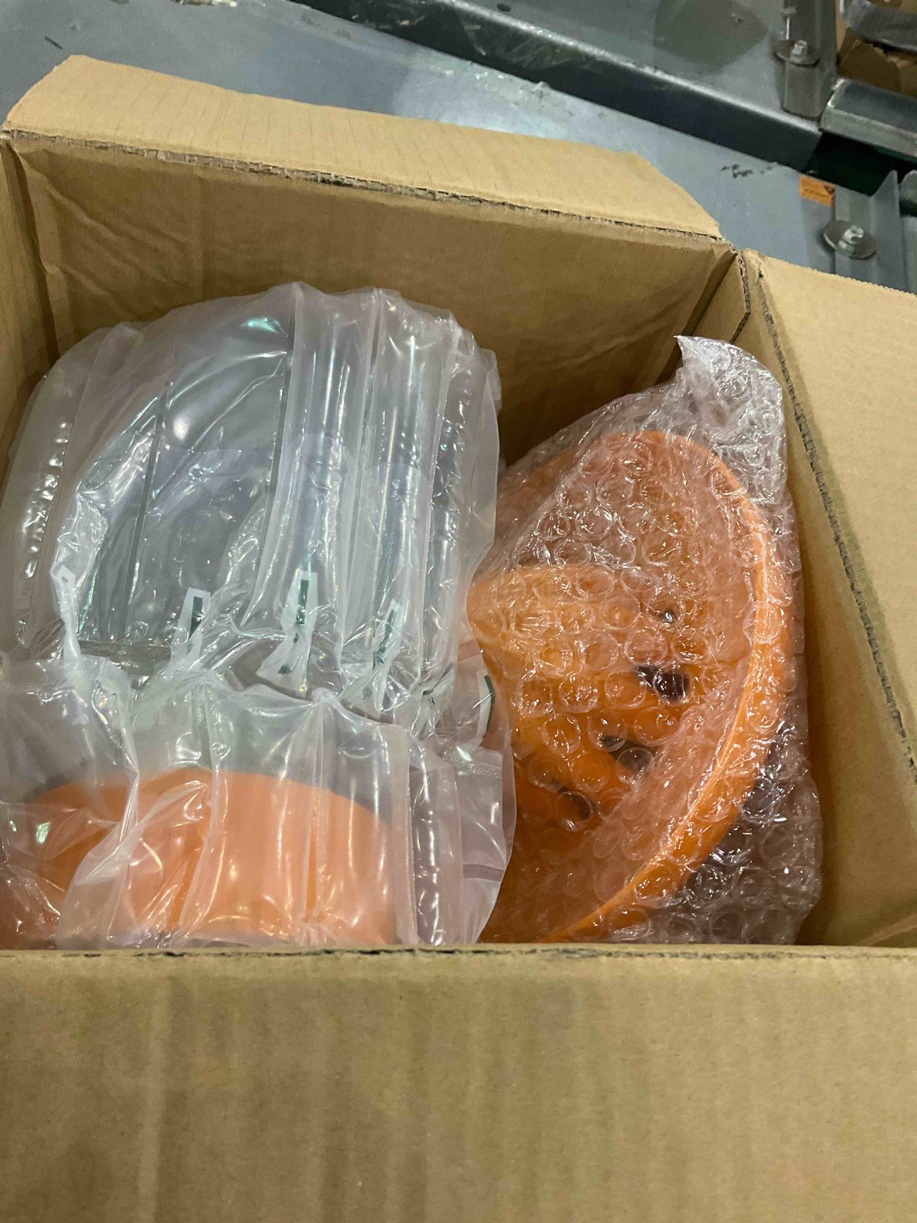 https://s3.amazonaws.com/lotting-images-prod/bidfta/EXS00924620_1703251221185.jpeg