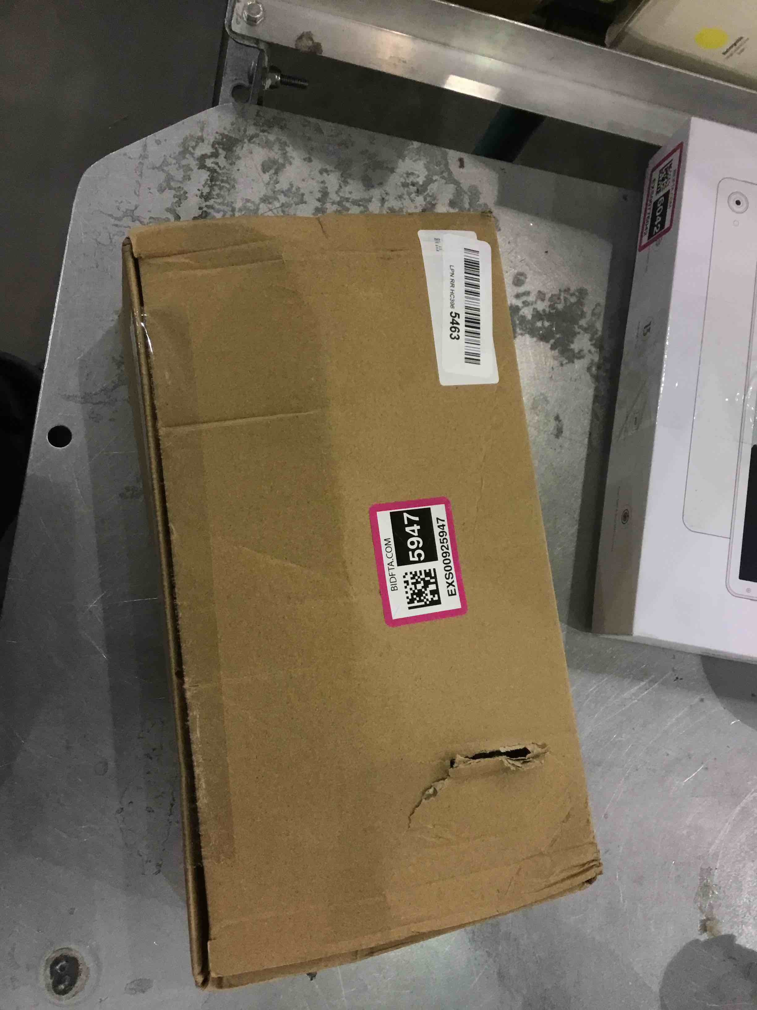 https://s3.amazonaws.com/lotting-images-prod/bidfta/EXS00925947_1701783258120.jpeg