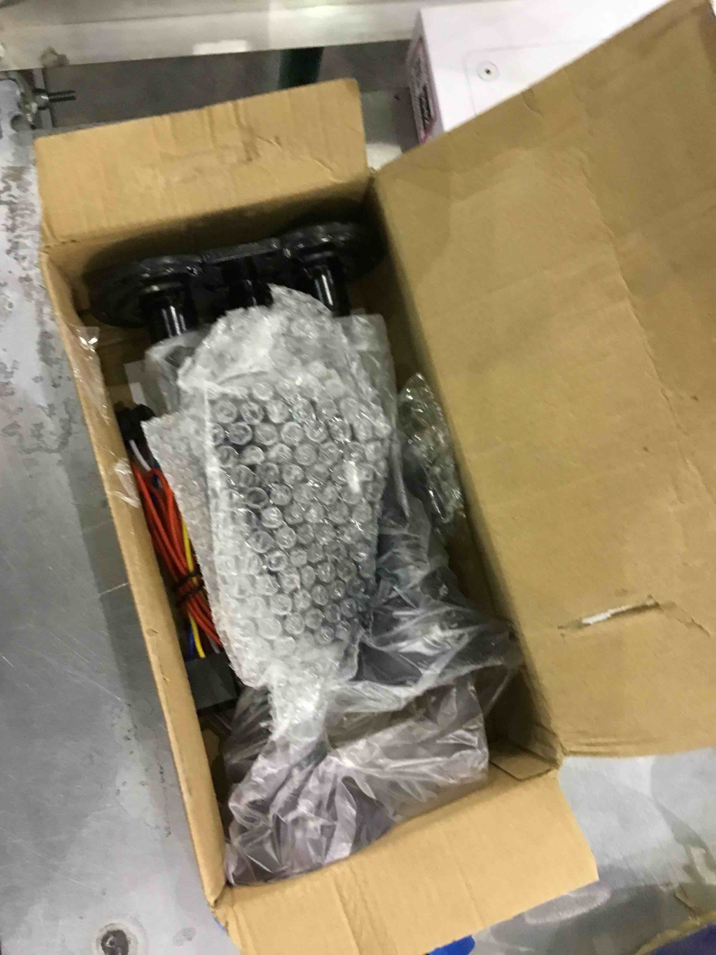 https://s3.amazonaws.com/lotting-images-prod/bidfta/EXS00925947_1701783278459.jpeg