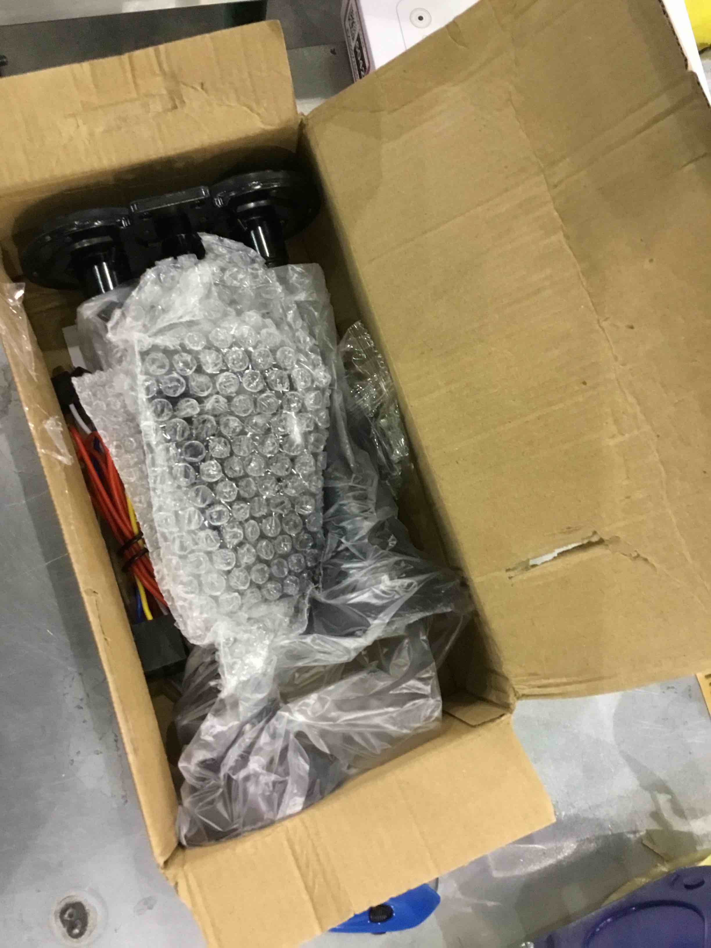 https://s3.amazonaws.com/lotting-images-prod/bidfta/EXS00925947_1701783279986.jpeg