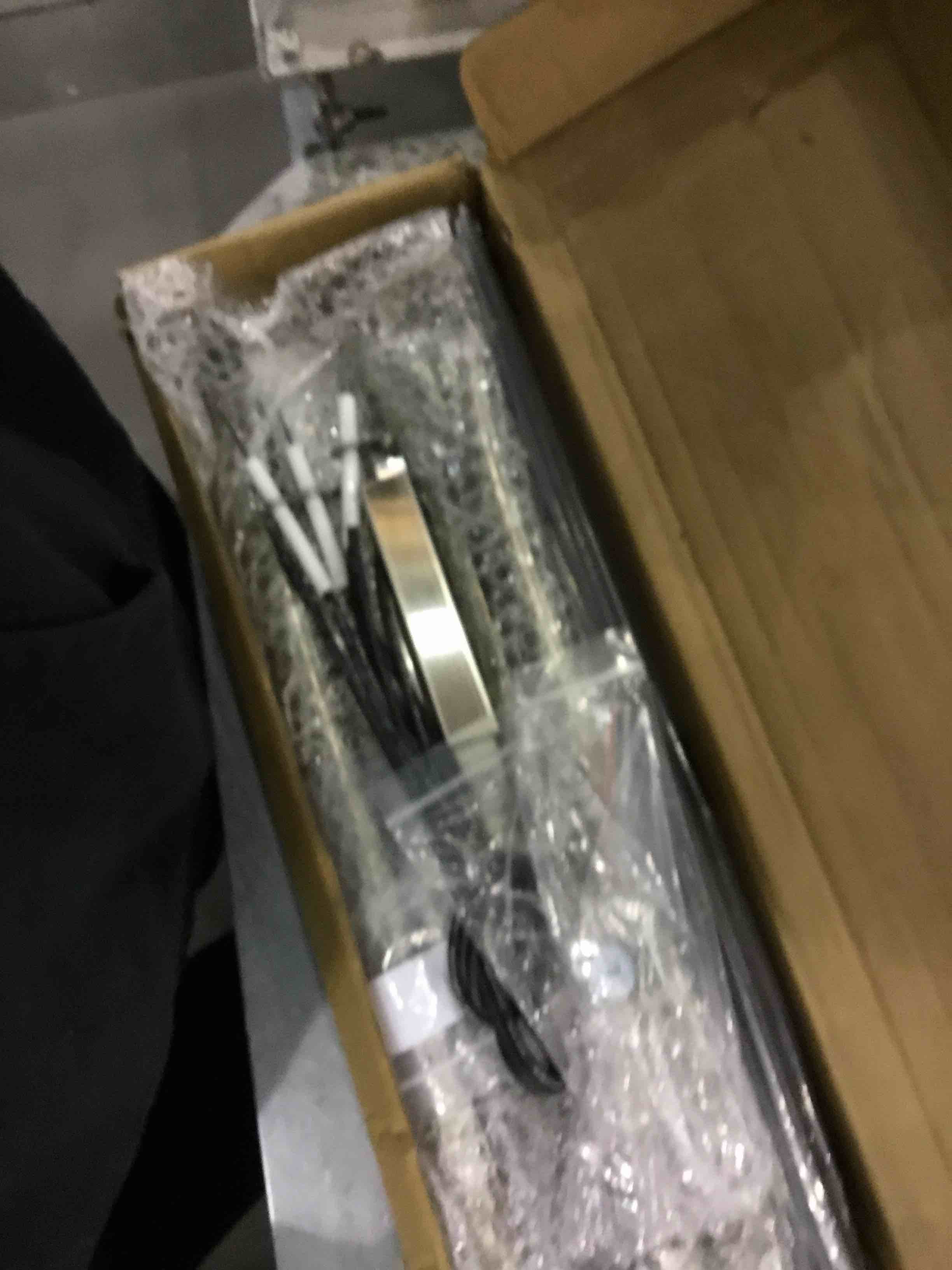 https://s3.amazonaws.com/lotting-images-prod/bidfta/EXS00925960_1701784148340.jpeg