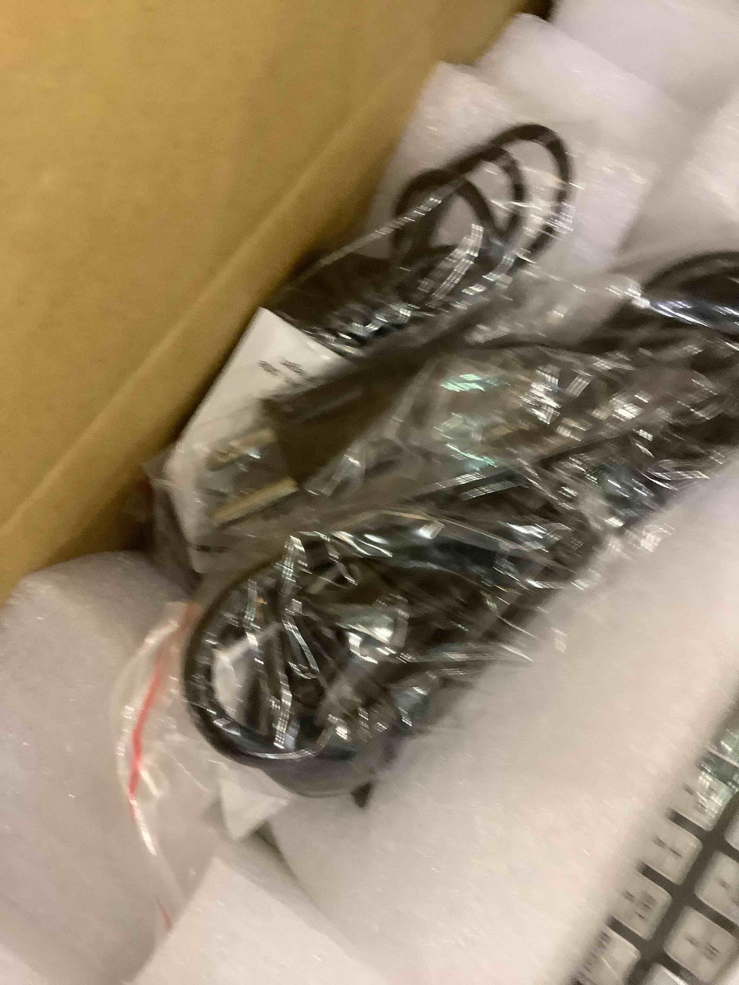 https://s3.amazonaws.com/lotting-images-prod/bidfta/EXS00926225_1702664670991.jpeg