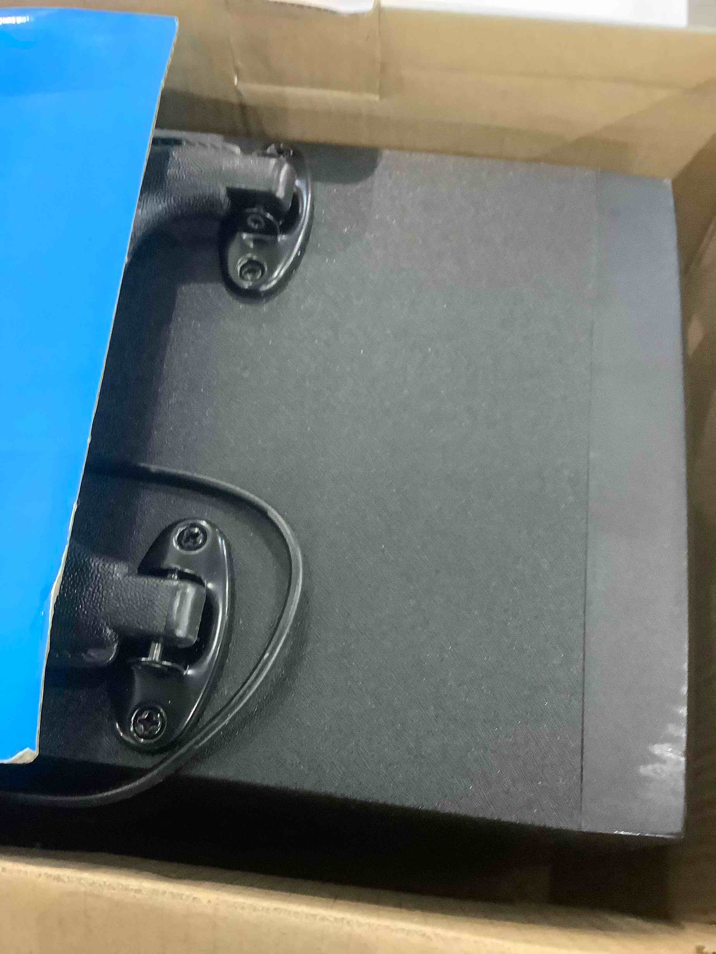 https://s3.amazonaws.com/lotting-images-prod/bidfta/EXS00926300_1702907227895.jpeg