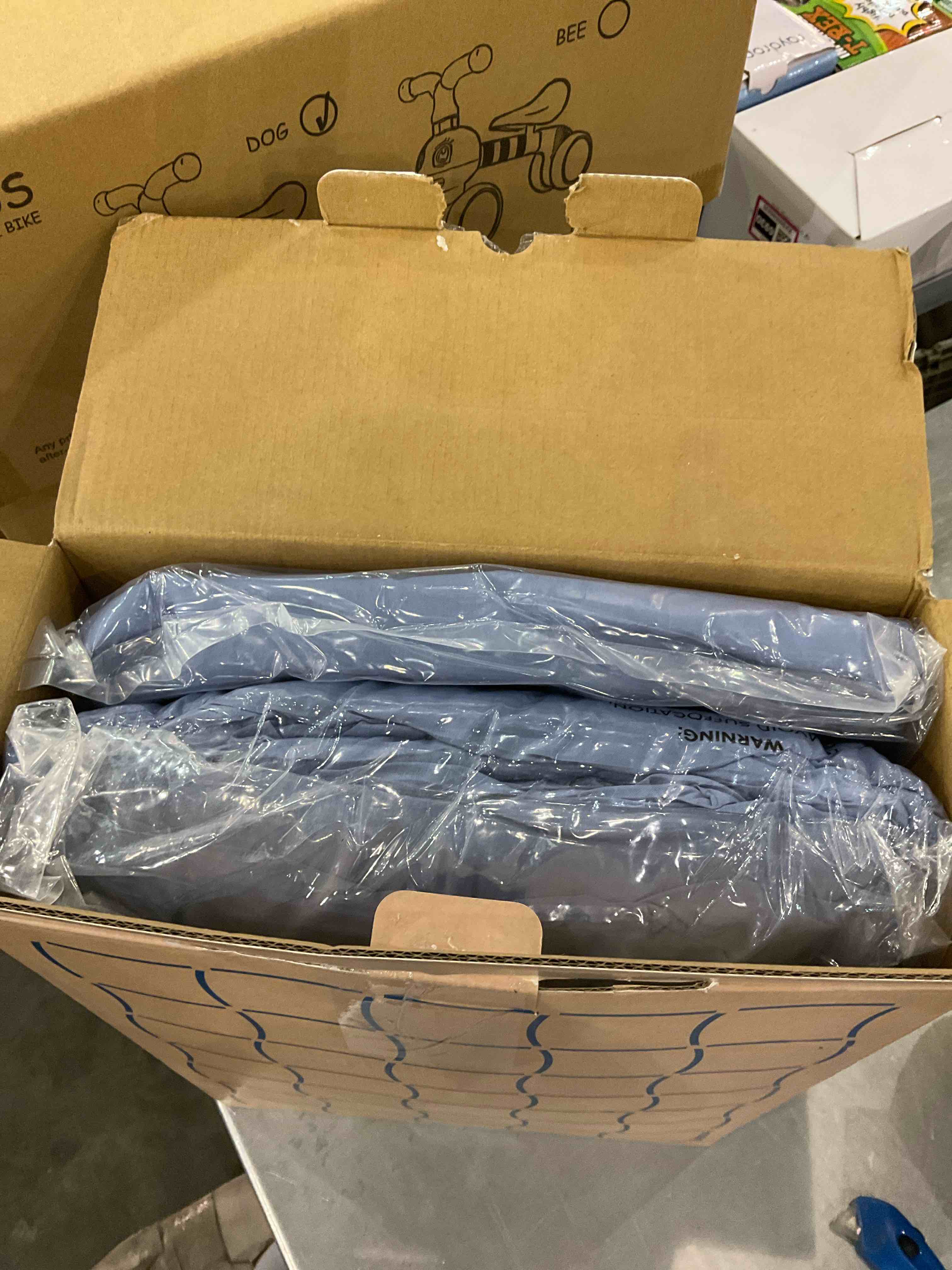 https://s3.amazonaws.com/lotting-images-prod/bidfta/EXS00927211_1702386992845.jpeg