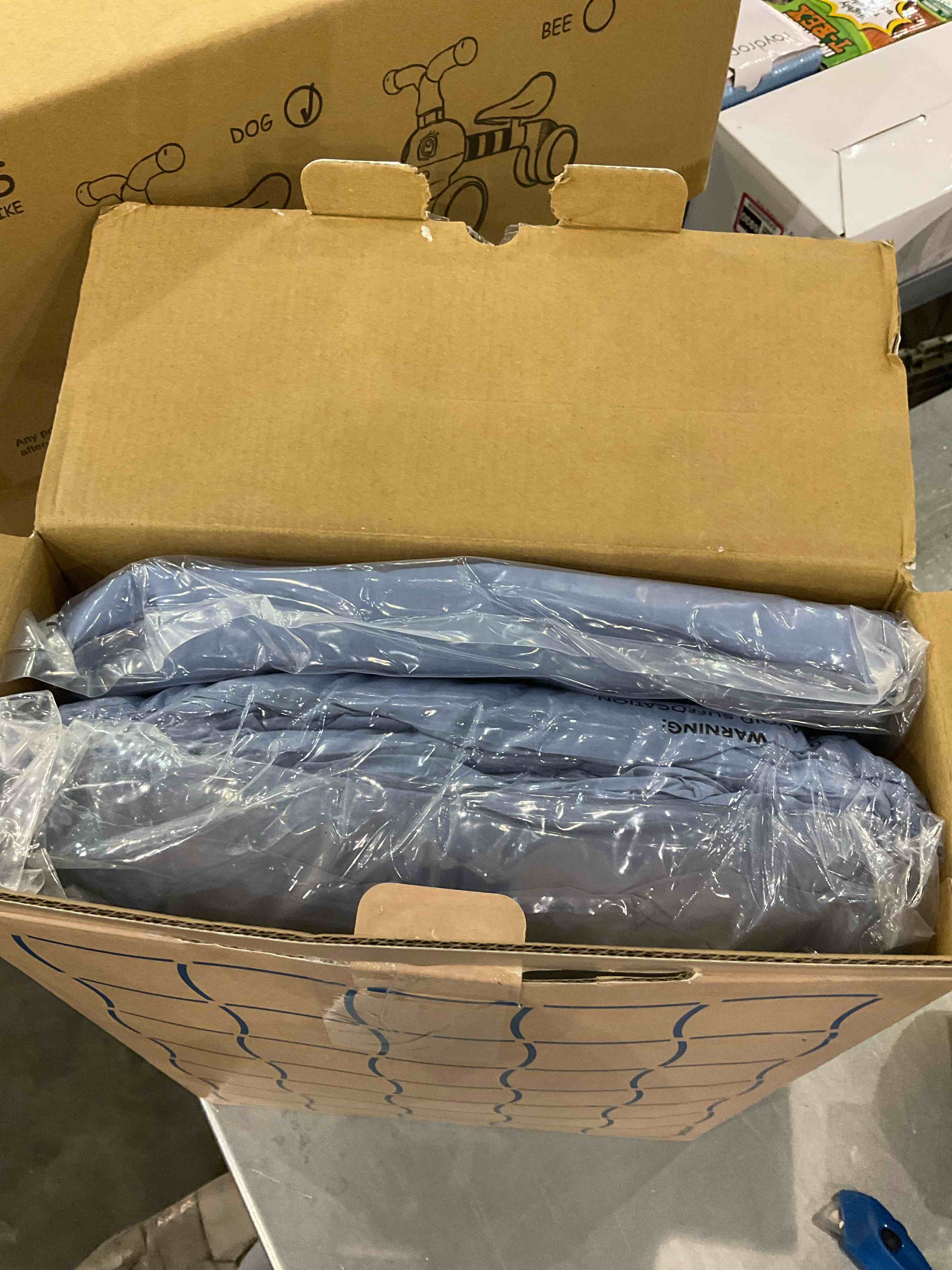 https://s3.amazonaws.com/lotting-images-prod/bidfta/EXS00927211_1702386993831.jpeg