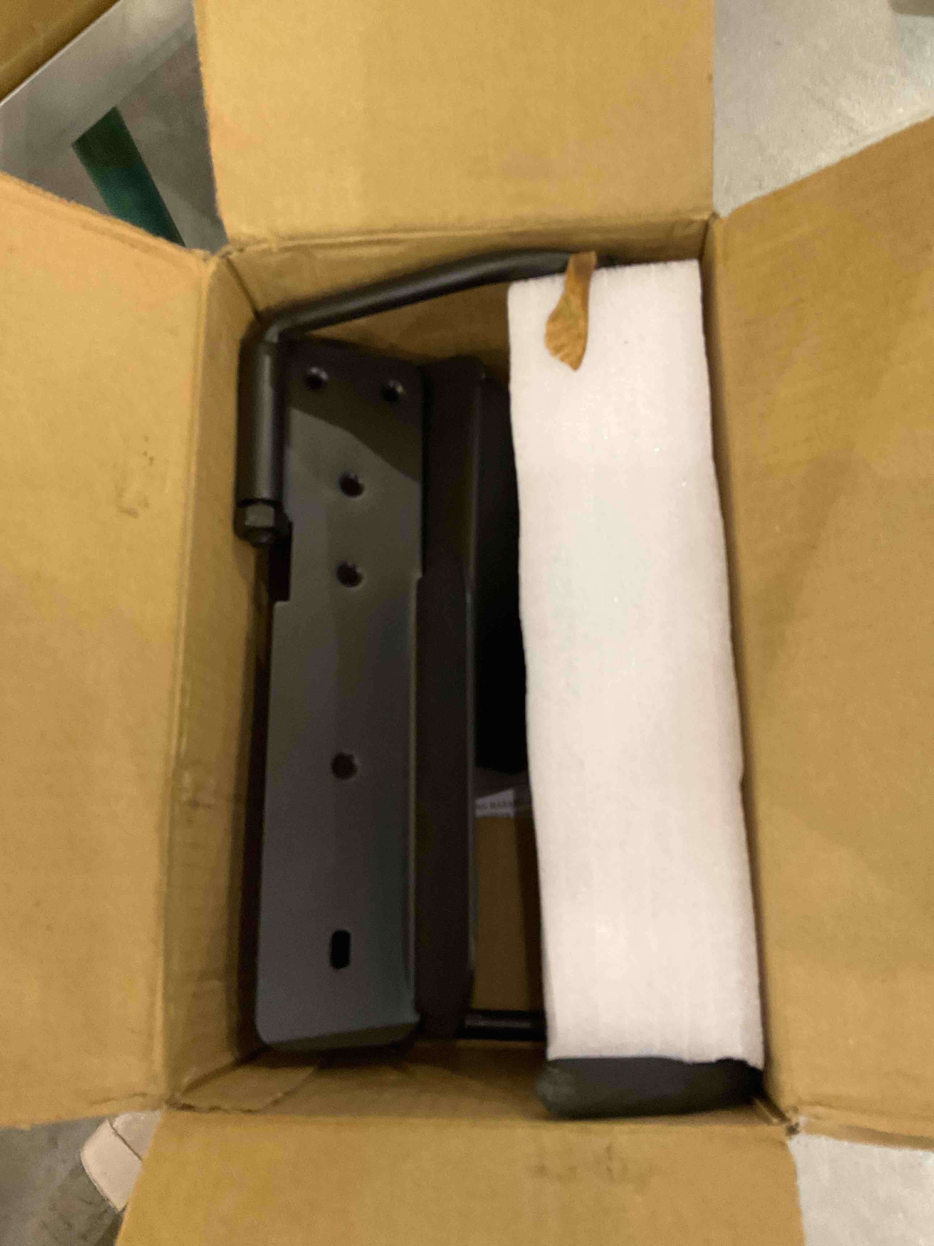 https://s3.amazonaws.com/lotting-images-prod/bidfta/EXS00927275_1702396315931.jpeg
