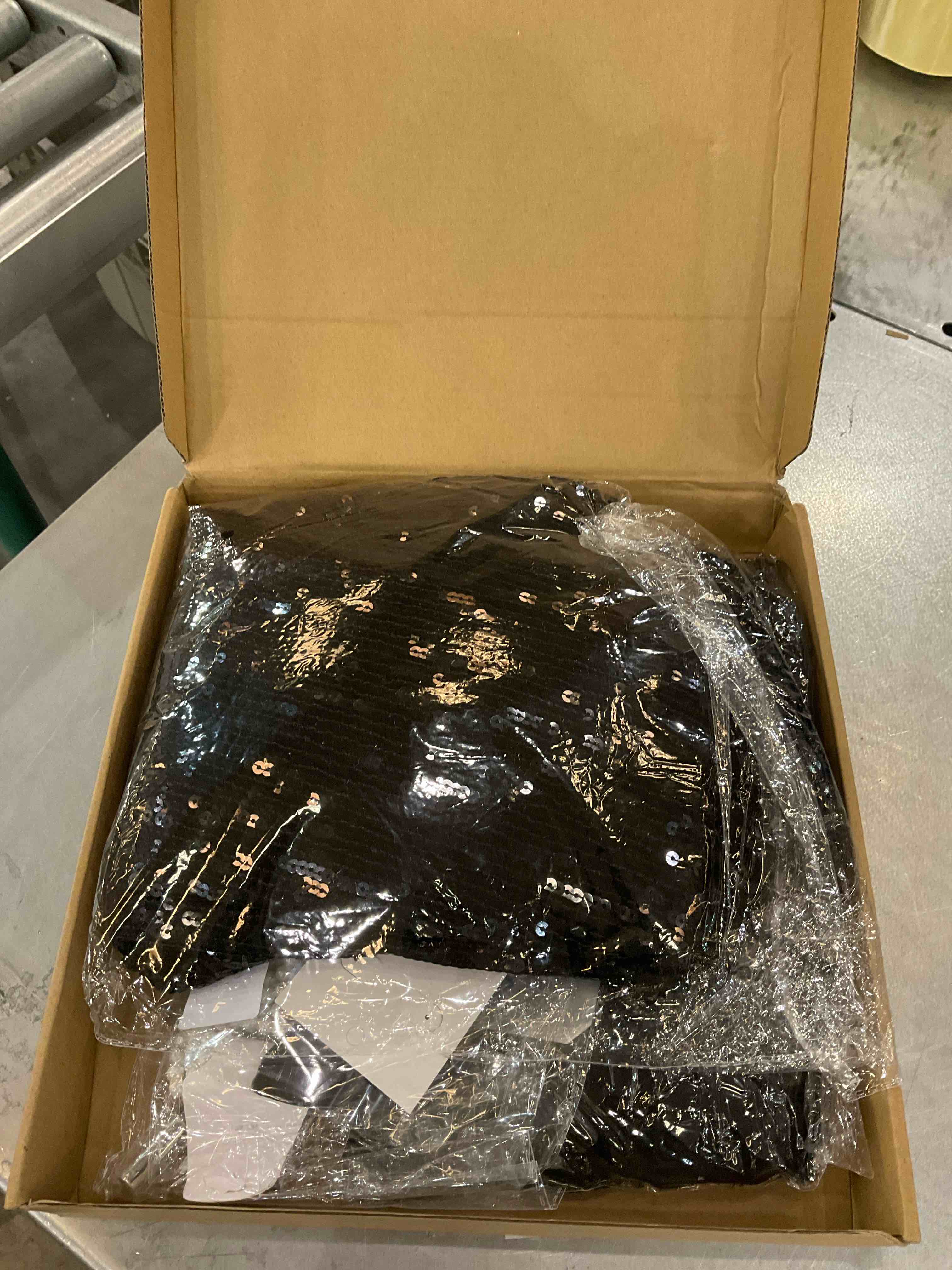 https://s3.amazonaws.com/lotting-images-prod/bidfta/EXS00927296_1702404242989.jpeg