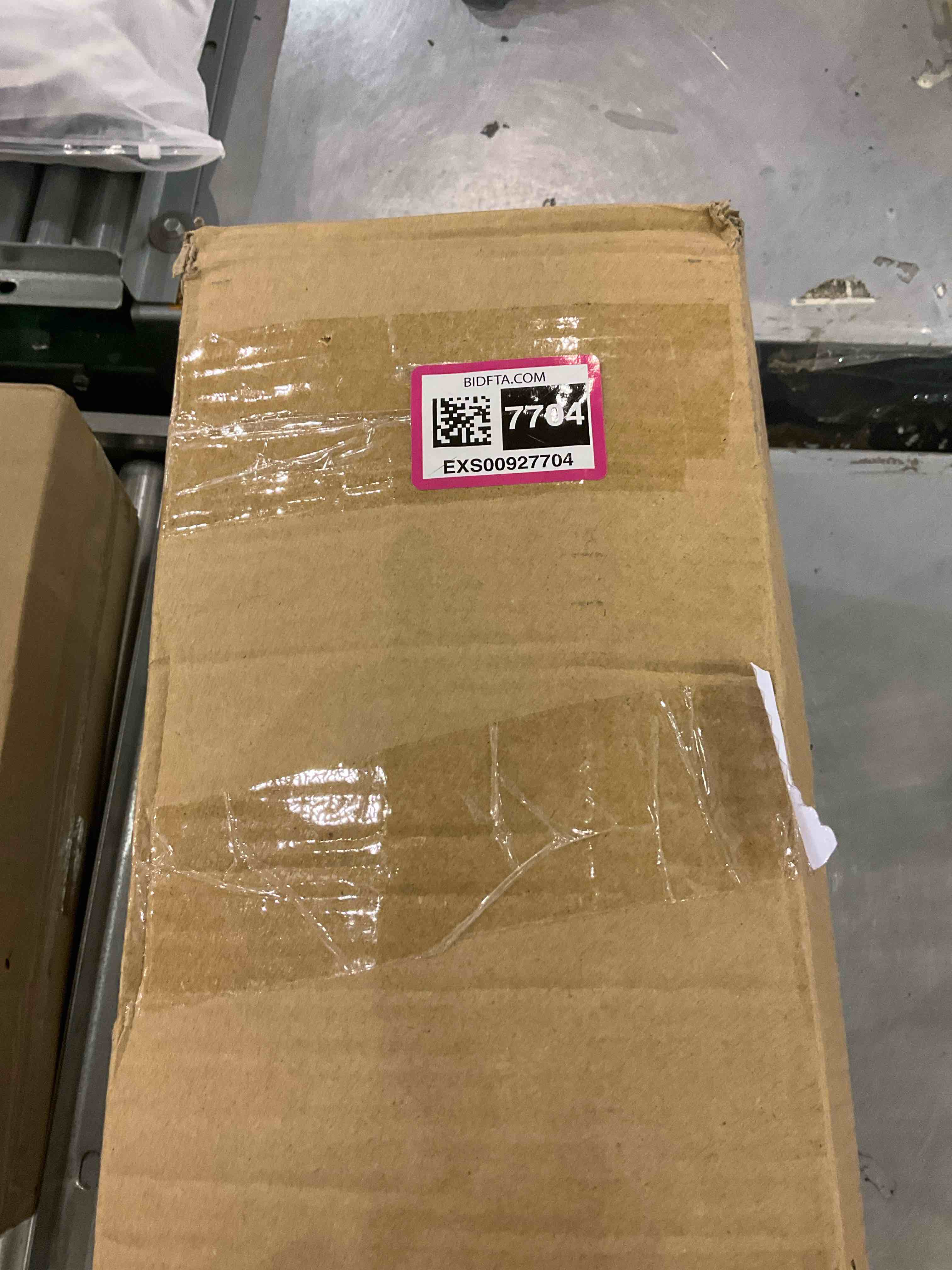 https://s3.amazonaws.com/lotting-images-prod/bidfta/EXS00927704_1701264401973.jpeg