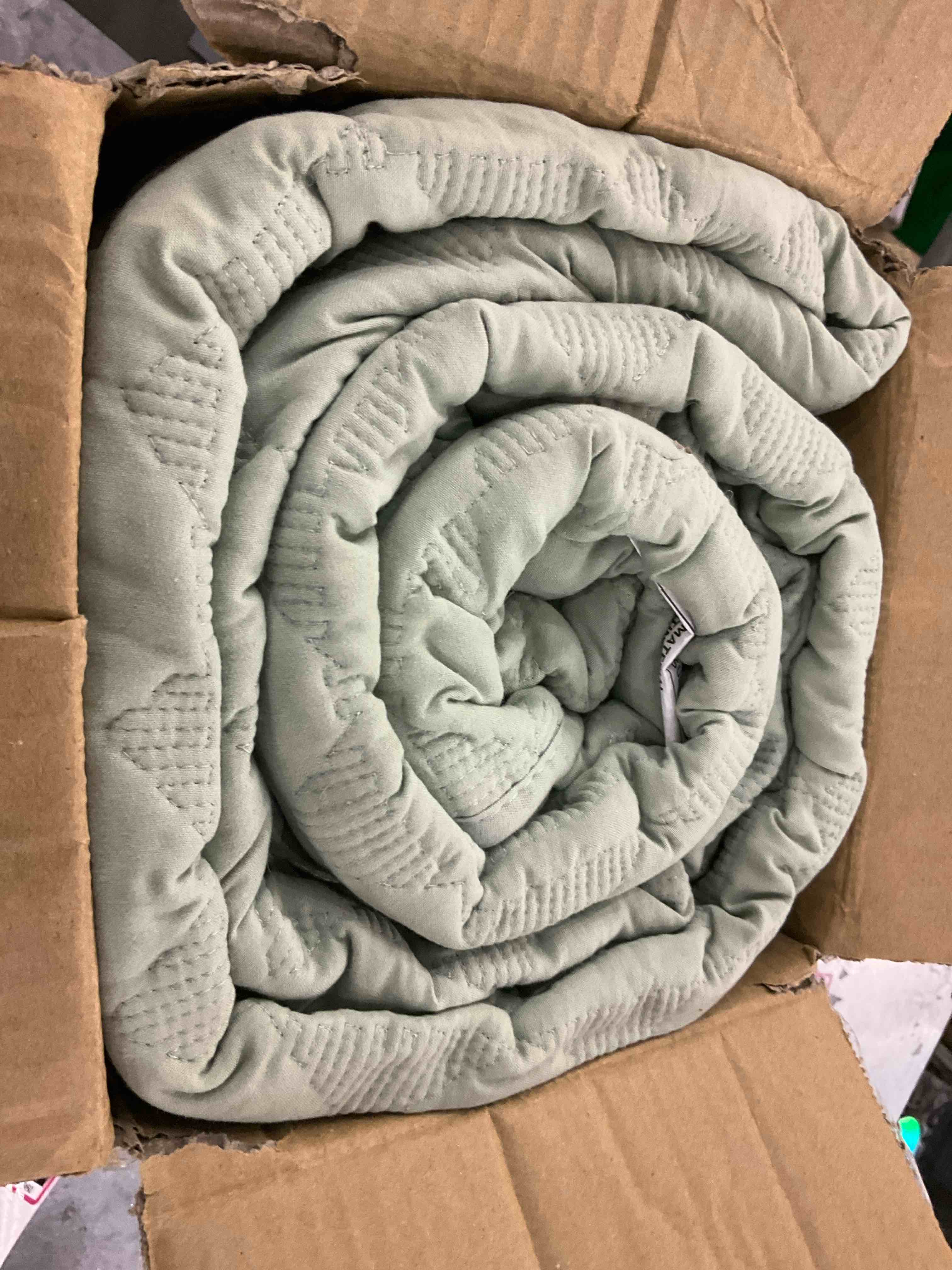 https://s3.amazonaws.com/lotting-images-prod/bidfta/EXS00928360_1704803603904.jpeg