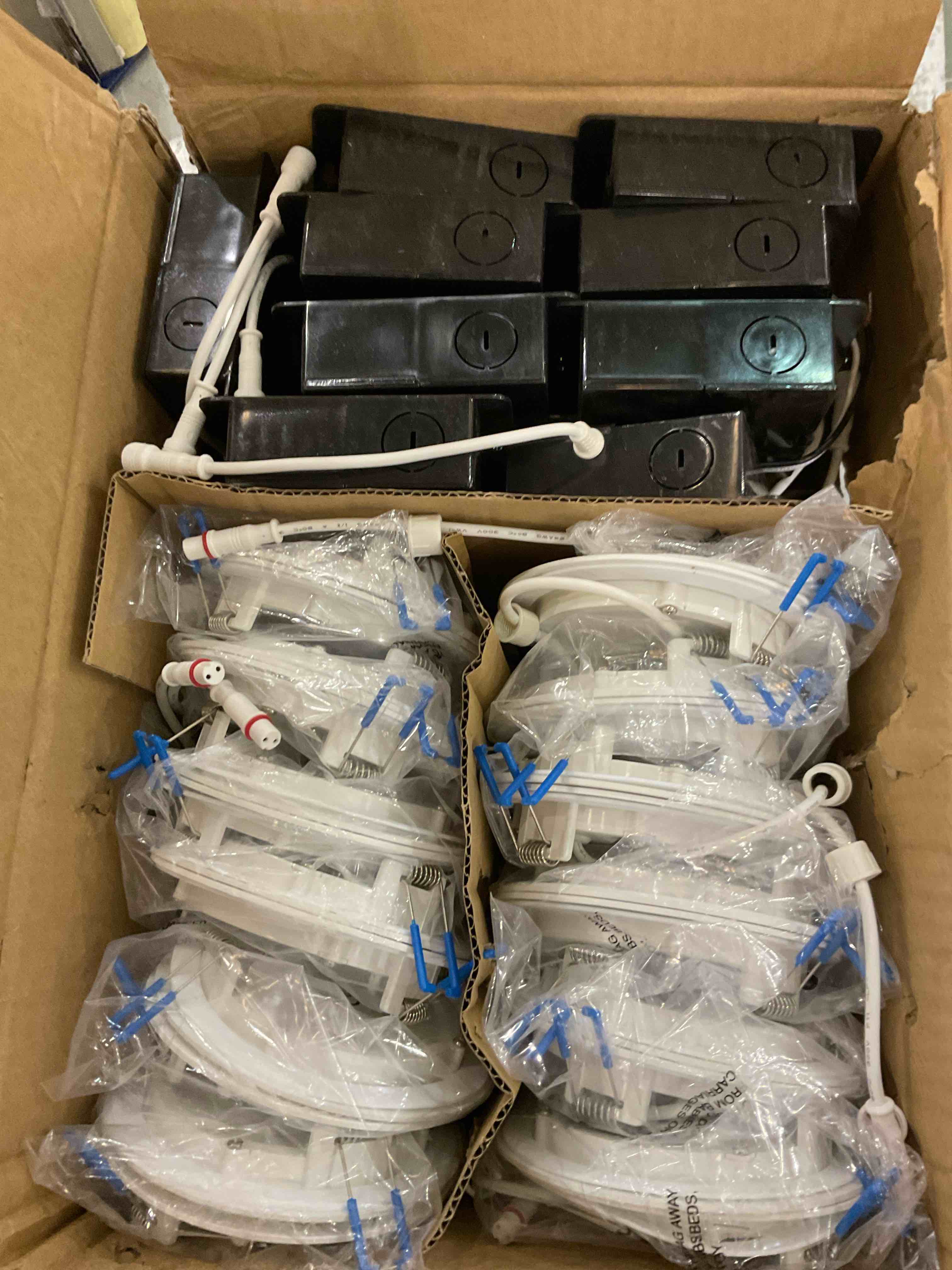 https://s3.amazonaws.com/lotting-images-prod/bidfta/EXS00928526_1701805028485.jpeg