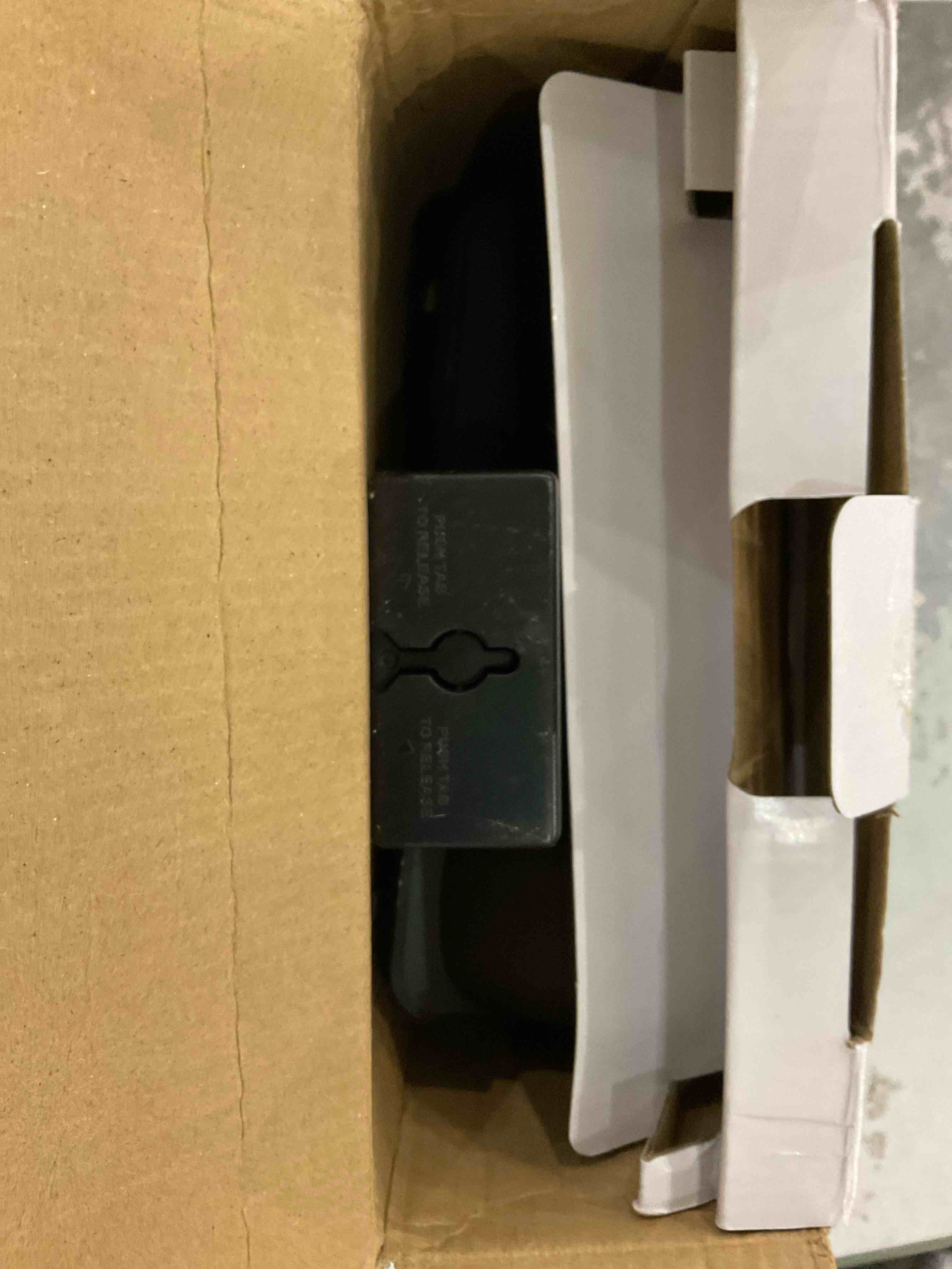 https://s3.amazonaws.com/lotting-images-prod/bidfta/EXS00928674_1701886090887.jpeg