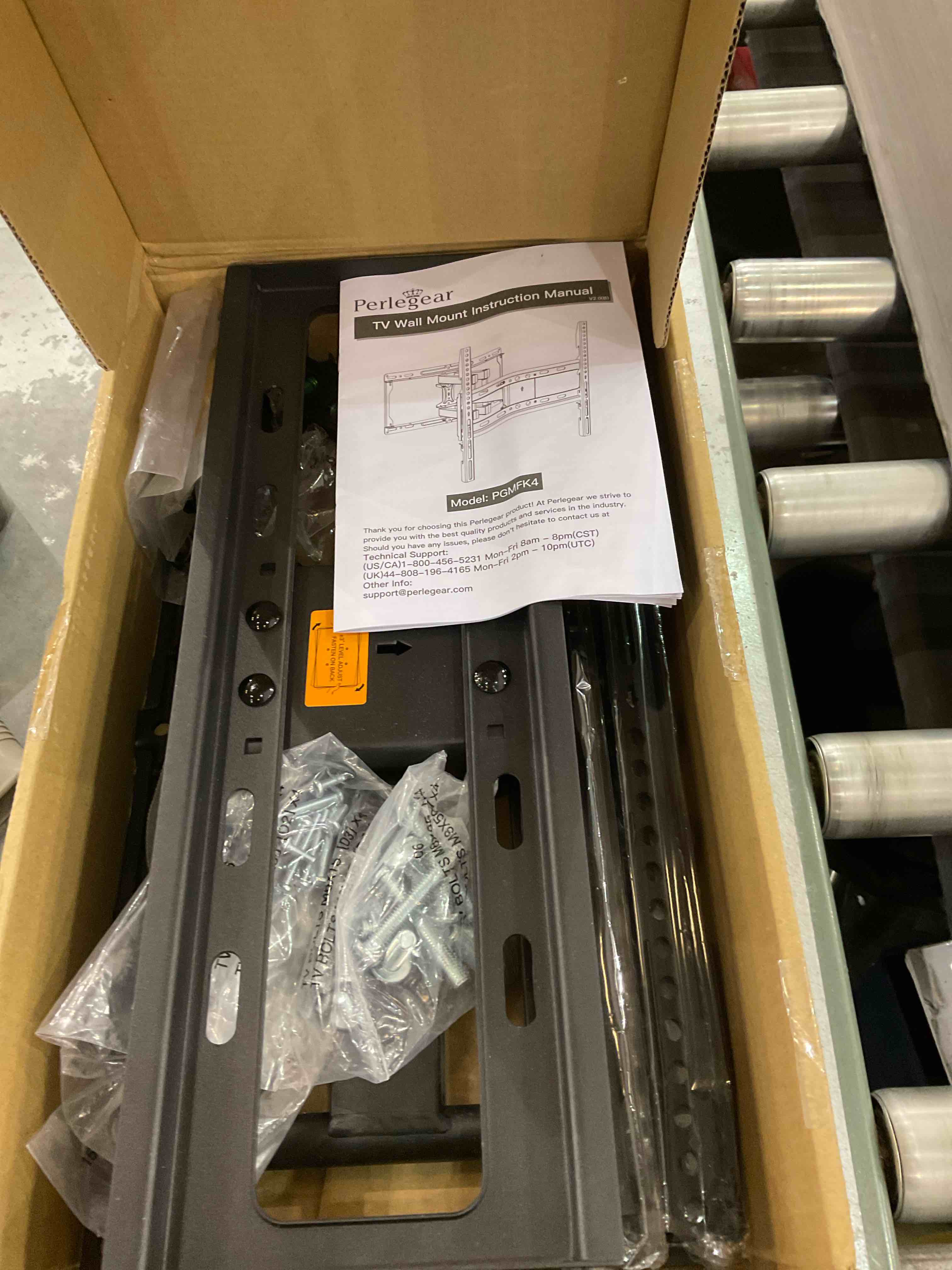 https://s3.amazonaws.com/lotting-images-prod/bidfta/EXS00928857_1701972983490.jpeg