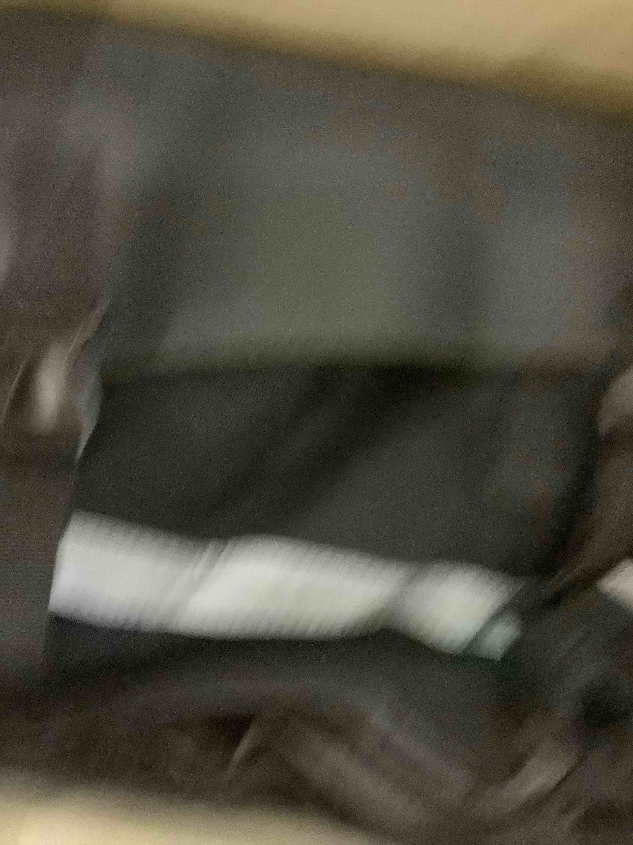 https://s3.amazonaws.com/lotting-images-prod/bidfta/EXS00929011_1702998525816.jpeg