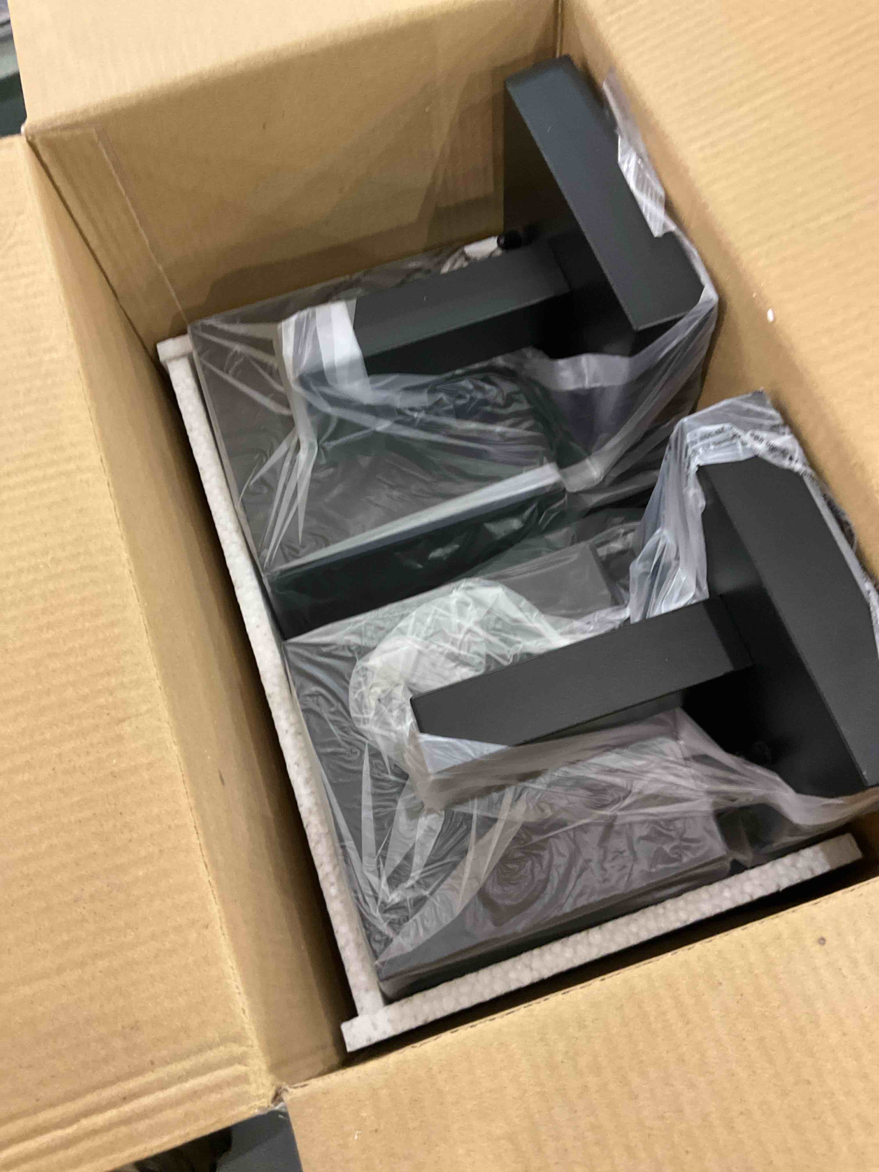 https://s3.amazonaws.com/lotting-images-prod/bidfta/EXS00929509_1702653798965.jpeg