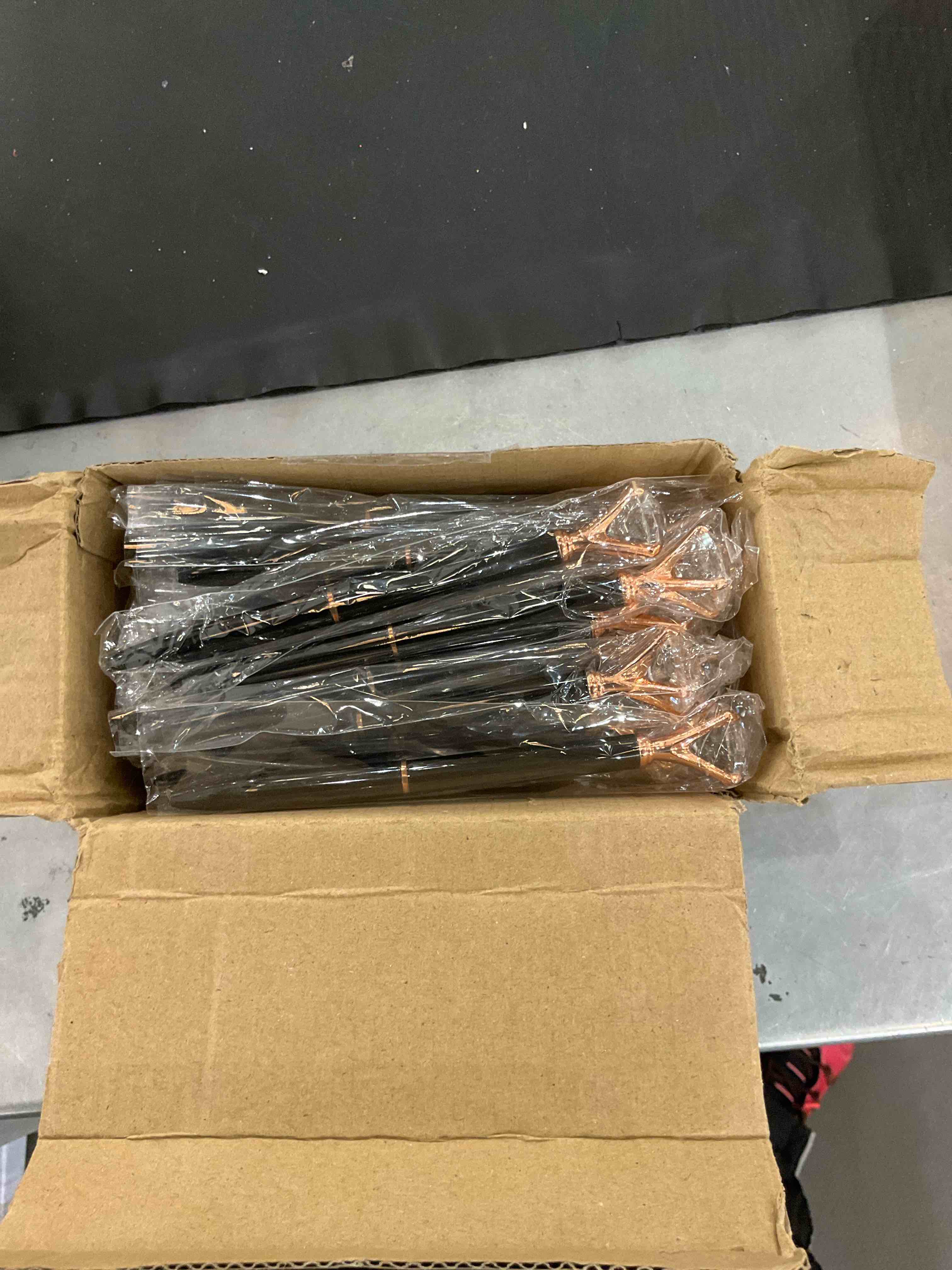 https://s3.amazonaws.com/lotting-images-prod/bidfta/EXS00929757_1702918005451.jpeg