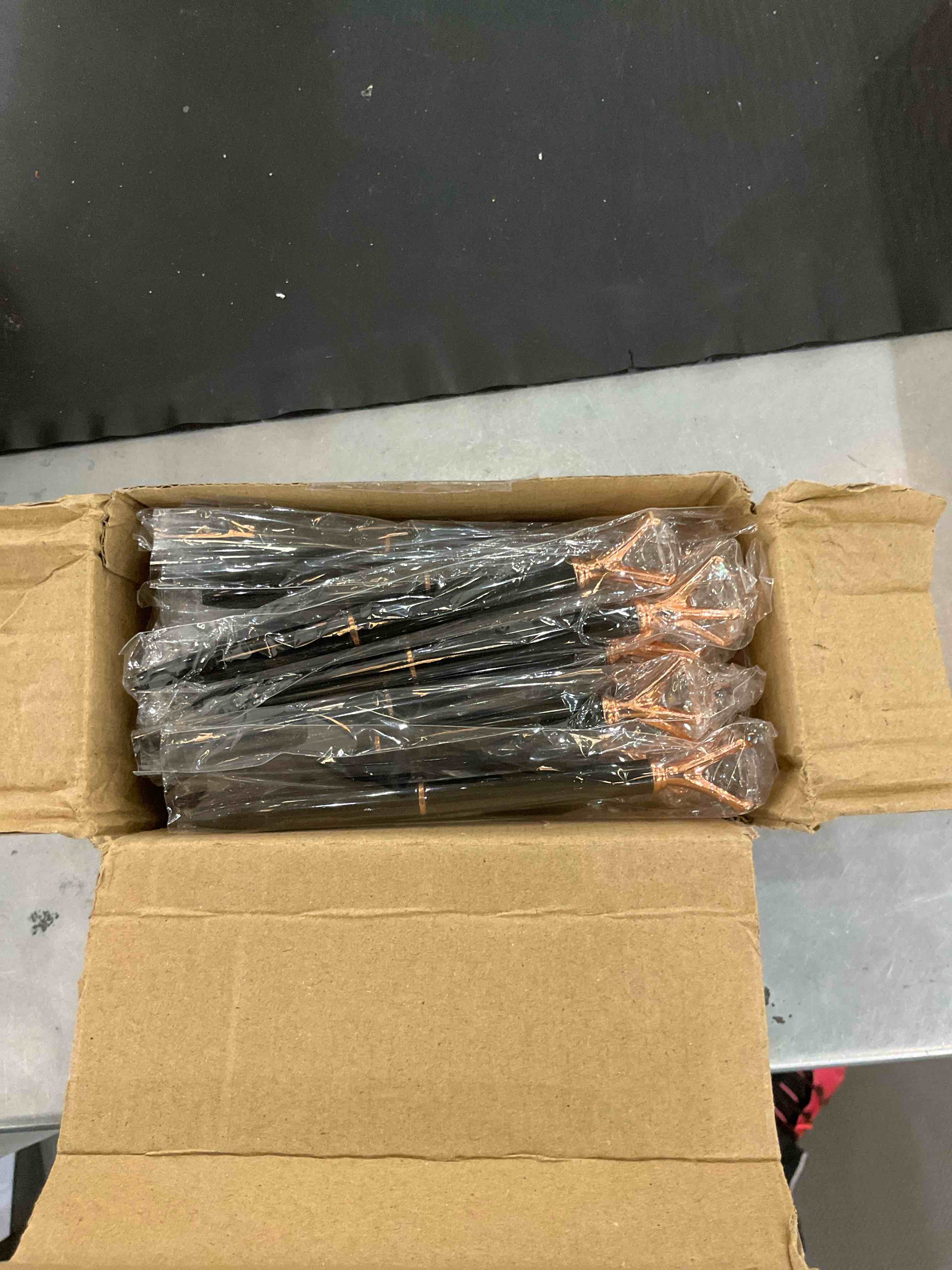 https://s3.amazonaws.com/lotting-images-prod/bidfta/EXS00929757_1702918006572.jpeg