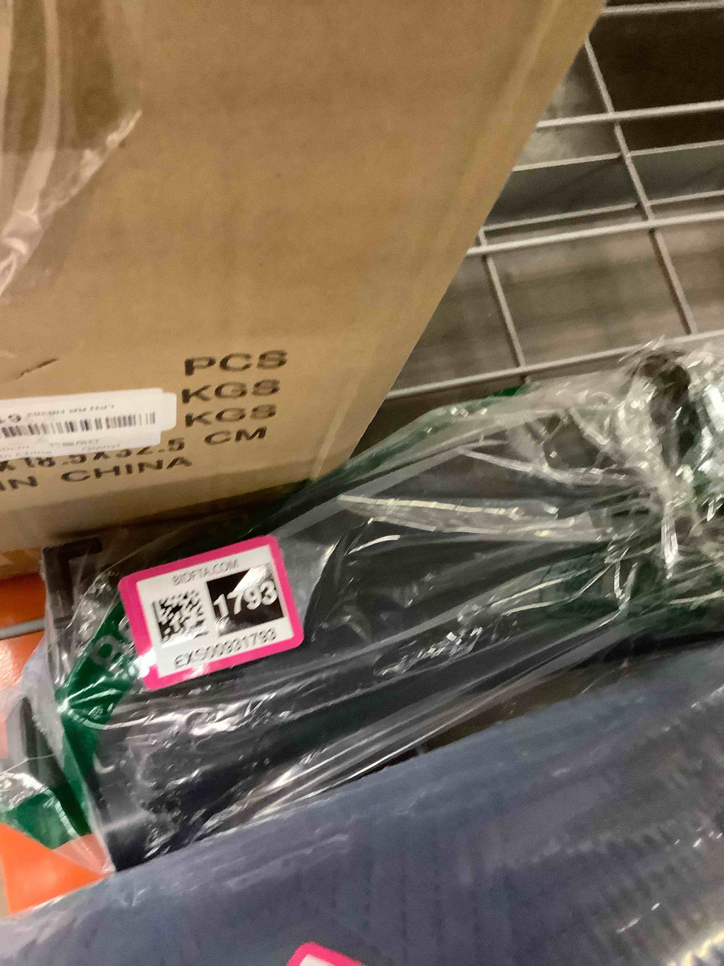 https://s3.amazonaws.com/lotting-images-prod/bidfta/EXS00931793_1701906055376.jpeg