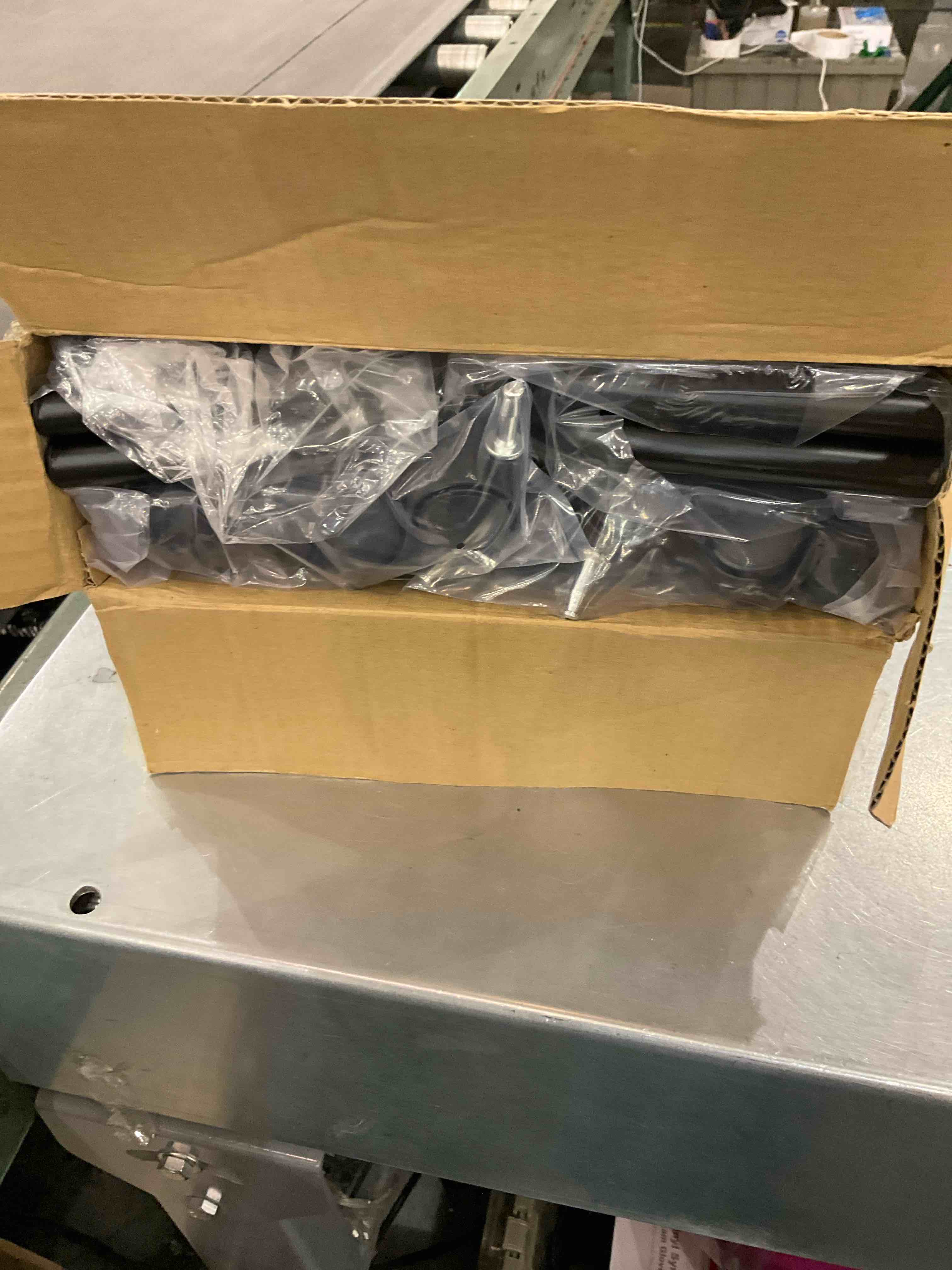 https://s3.amazonaws.com/lotting-images-prod/bidfta/EXS00933874_1700070960118.jpeg