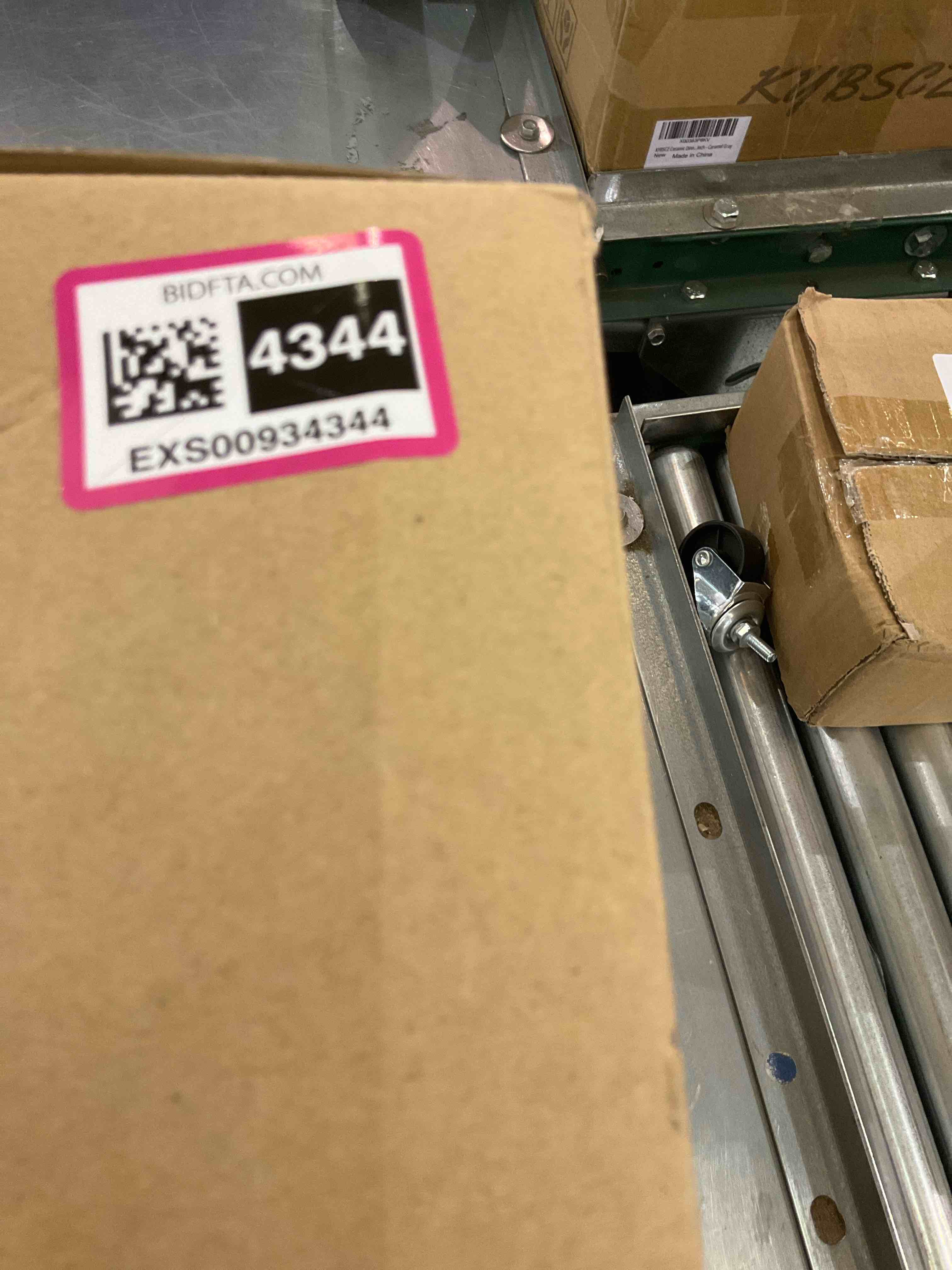 https://s3.amazonaws.com/lotting-images-prod/bidfta/EXS00934344_1699287060233.jpeg