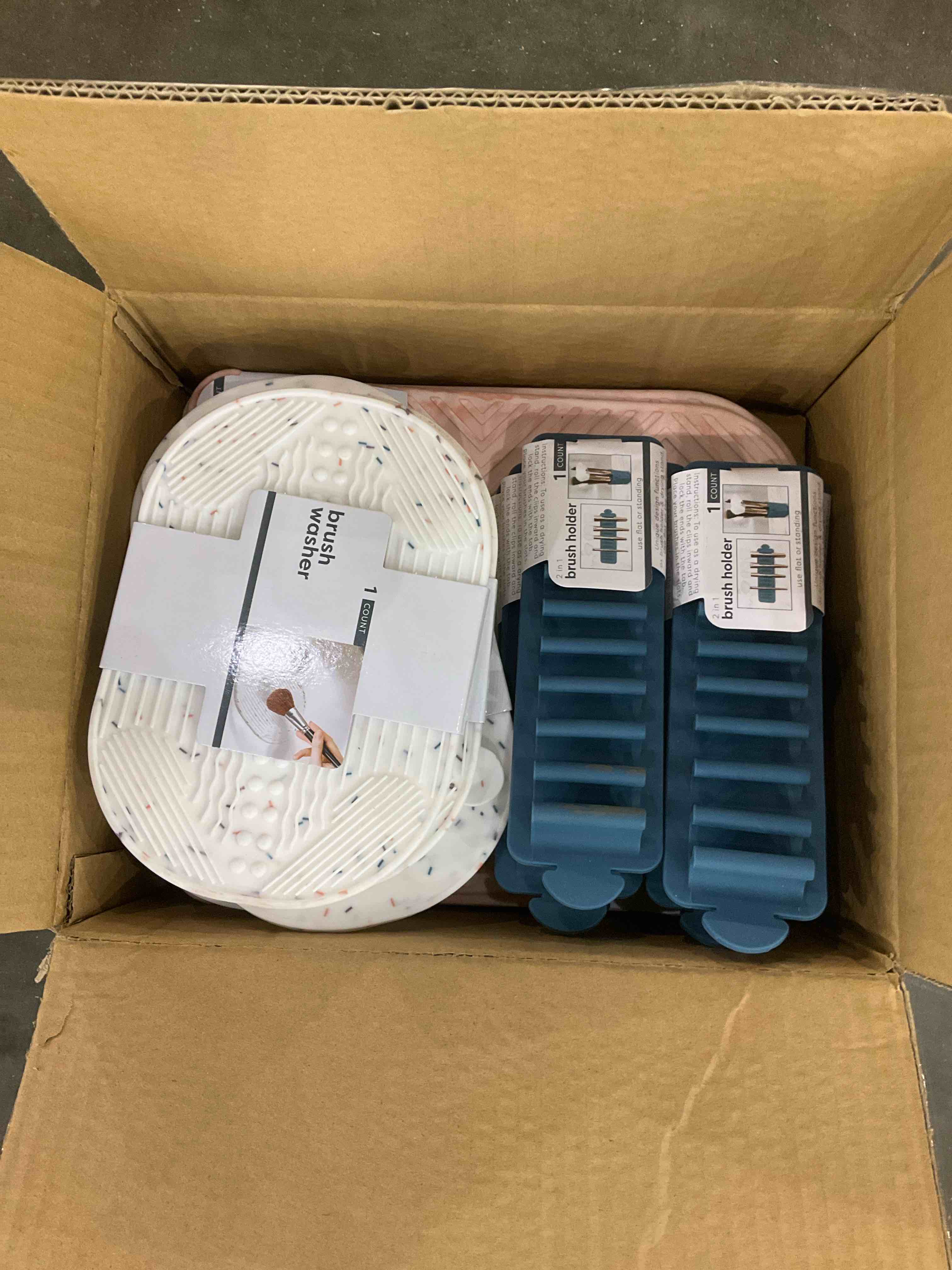 https://s3.amazonaws.com/lotting-images-prod/bidfta/EXS00935120_1699273696607.jpeg