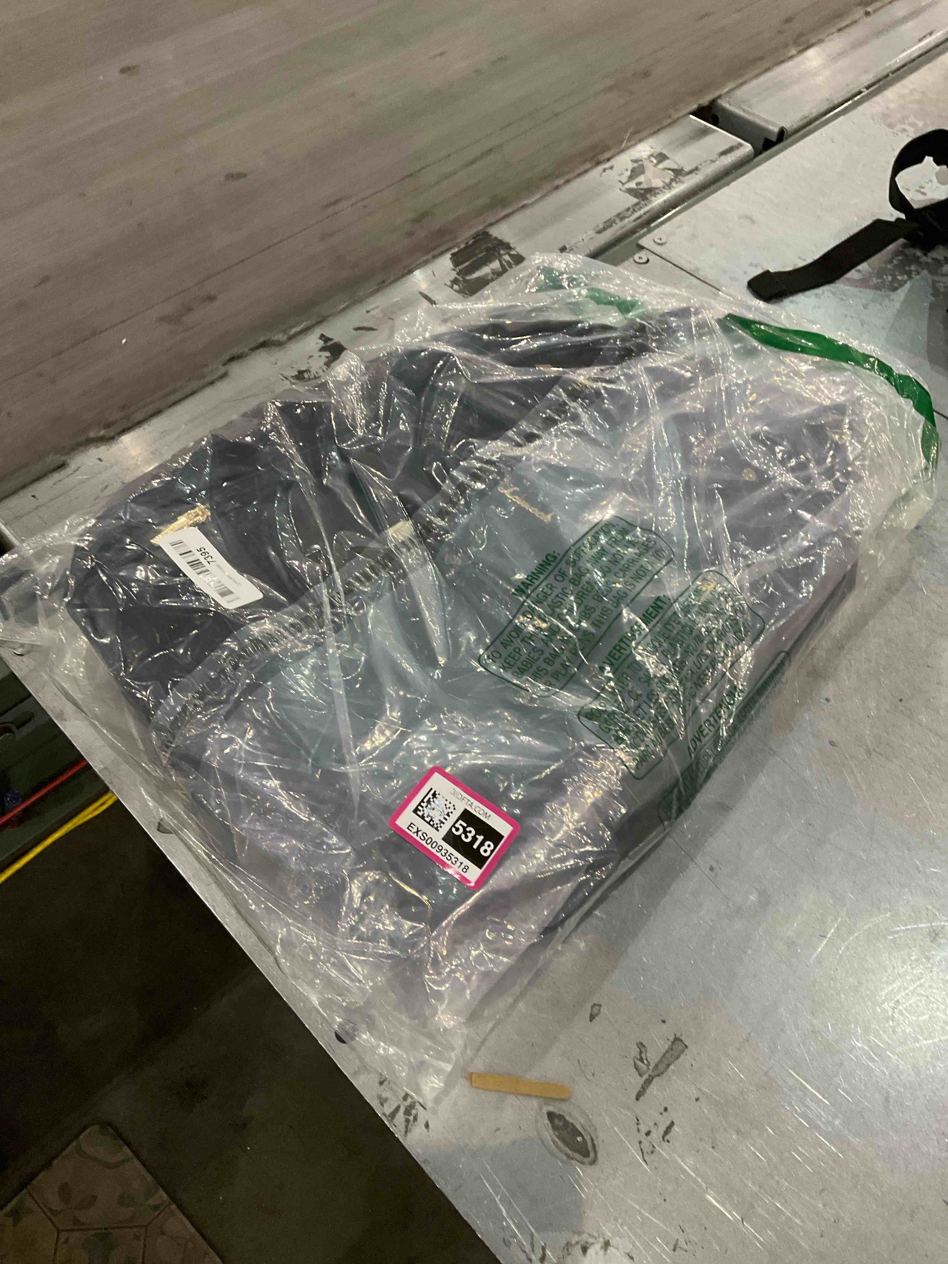 https://s3.amazonaws.com/lotting-images-prod/bidfta/EXS00935318_1699359728586.jpeg