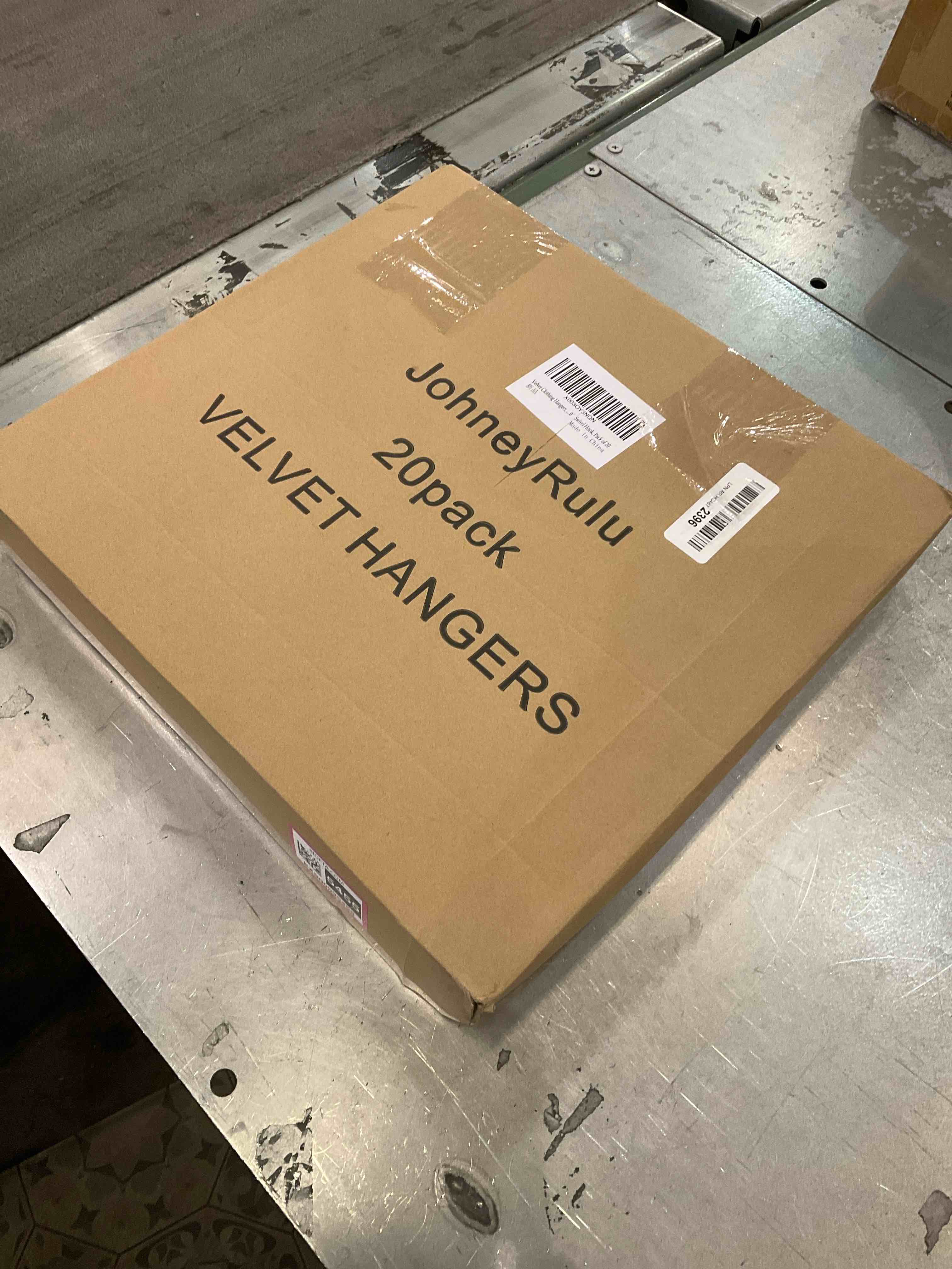 https://s3.amazonaws.com/lotting-images-prod/bidfta/EXS00935455_1699374913329.jpeg